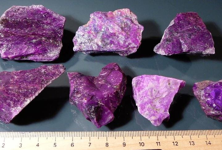Sugilite rough, selection