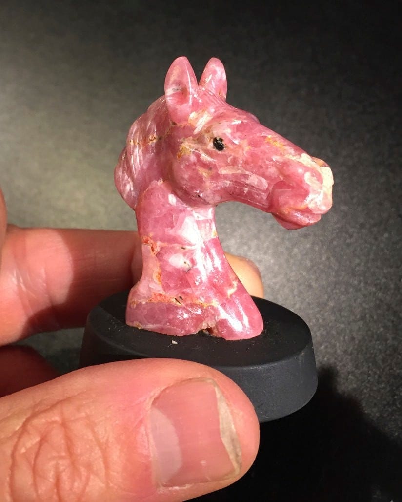 Rhodochrosite (carving) horse bust, on Basalt (46gr) healing crystal - Image 2