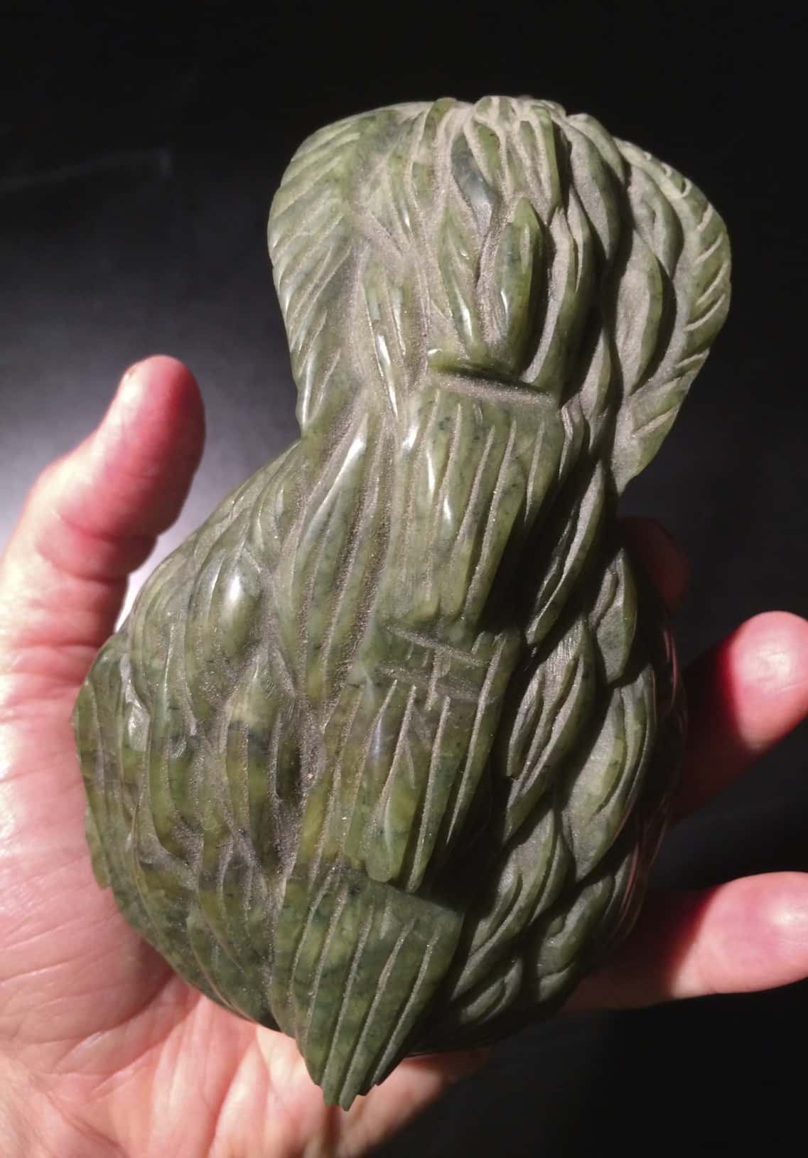 Serpentine (carving) 'Forest Jade' dark eagle head healing crystal - Image 4