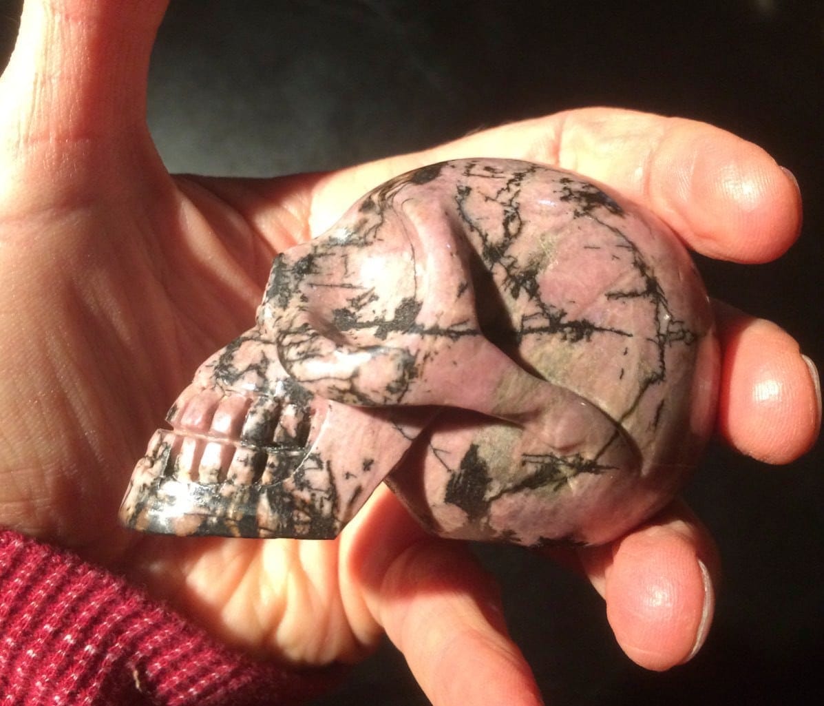 Rhodonite (carving) Alien crystal skull, healing crystal - Image 2
