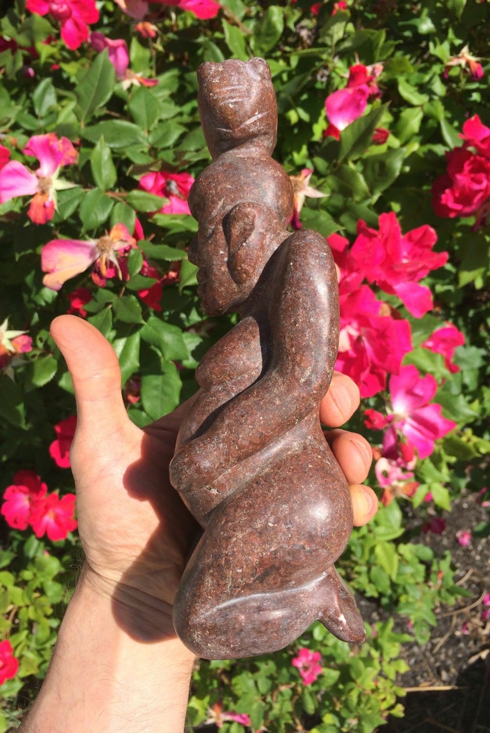 Granite (carving) kneeling tribal deity from Indonesia, healing crystal - Image 2