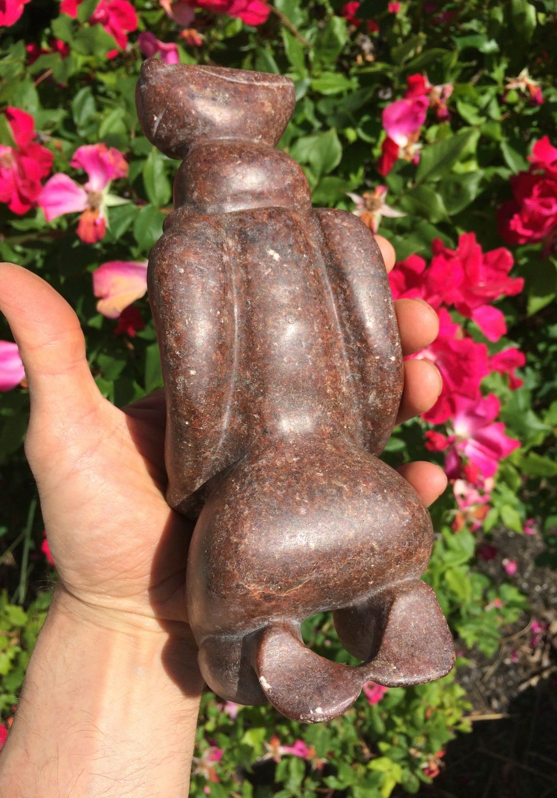 Granite (carving) kneeling tribal deity from Indonesia, healing crystal - Image 3