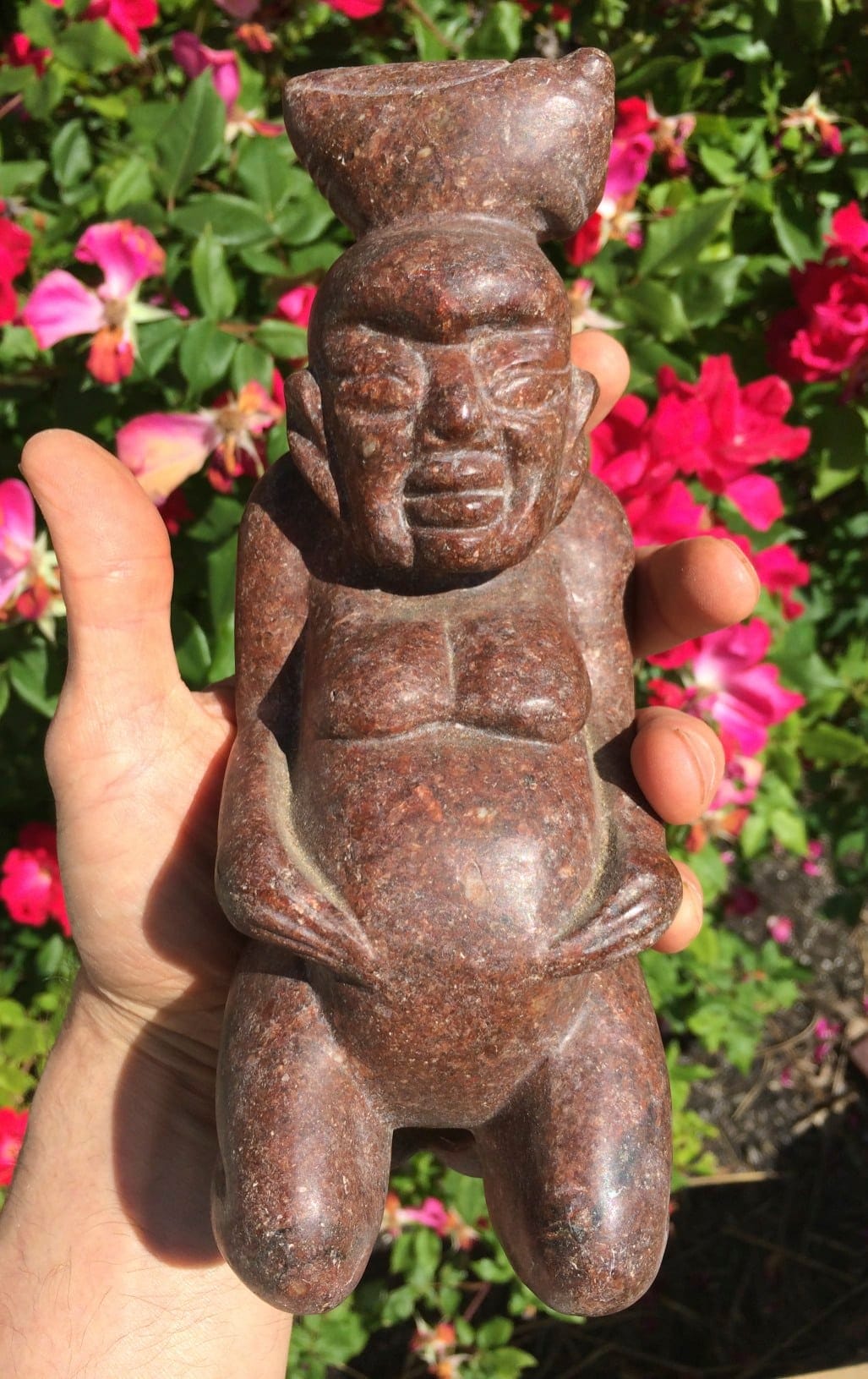 Granite (carving) kneeling tribal deity from Indonesia, healing crystal - Image 4