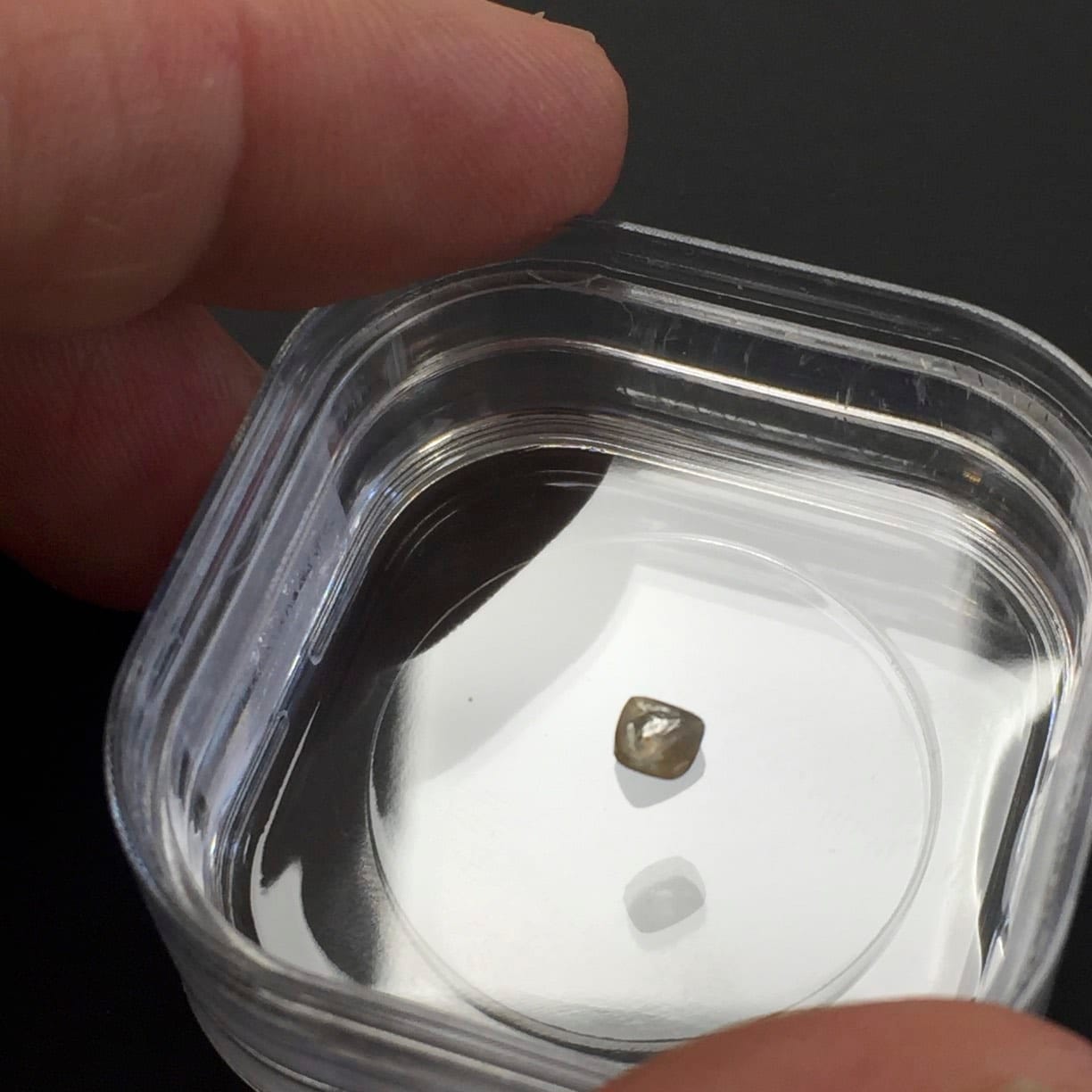 Diamond rough (.31ct) octahedral Crystal 'box kite' healing crystal - Image 4