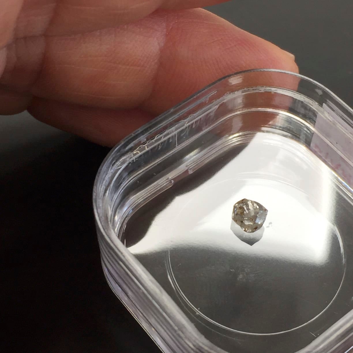 Diamond rough (.6ct) octahedral Crystal 'glittery comet' healing crystal - Image 2