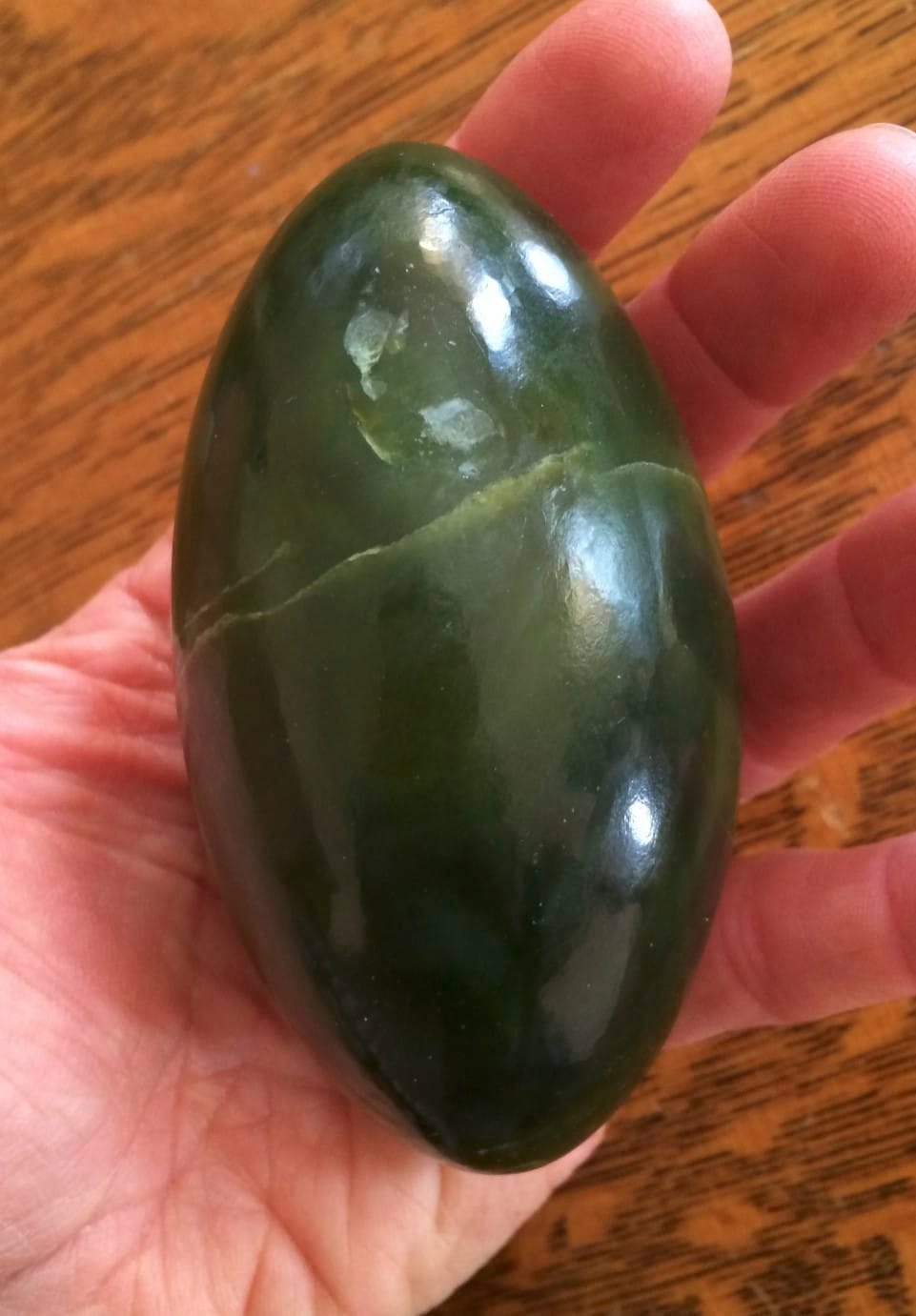 Serpentine (possibly Nephrite) 'plump' Lingam palm piece healing crystal - Image 2
