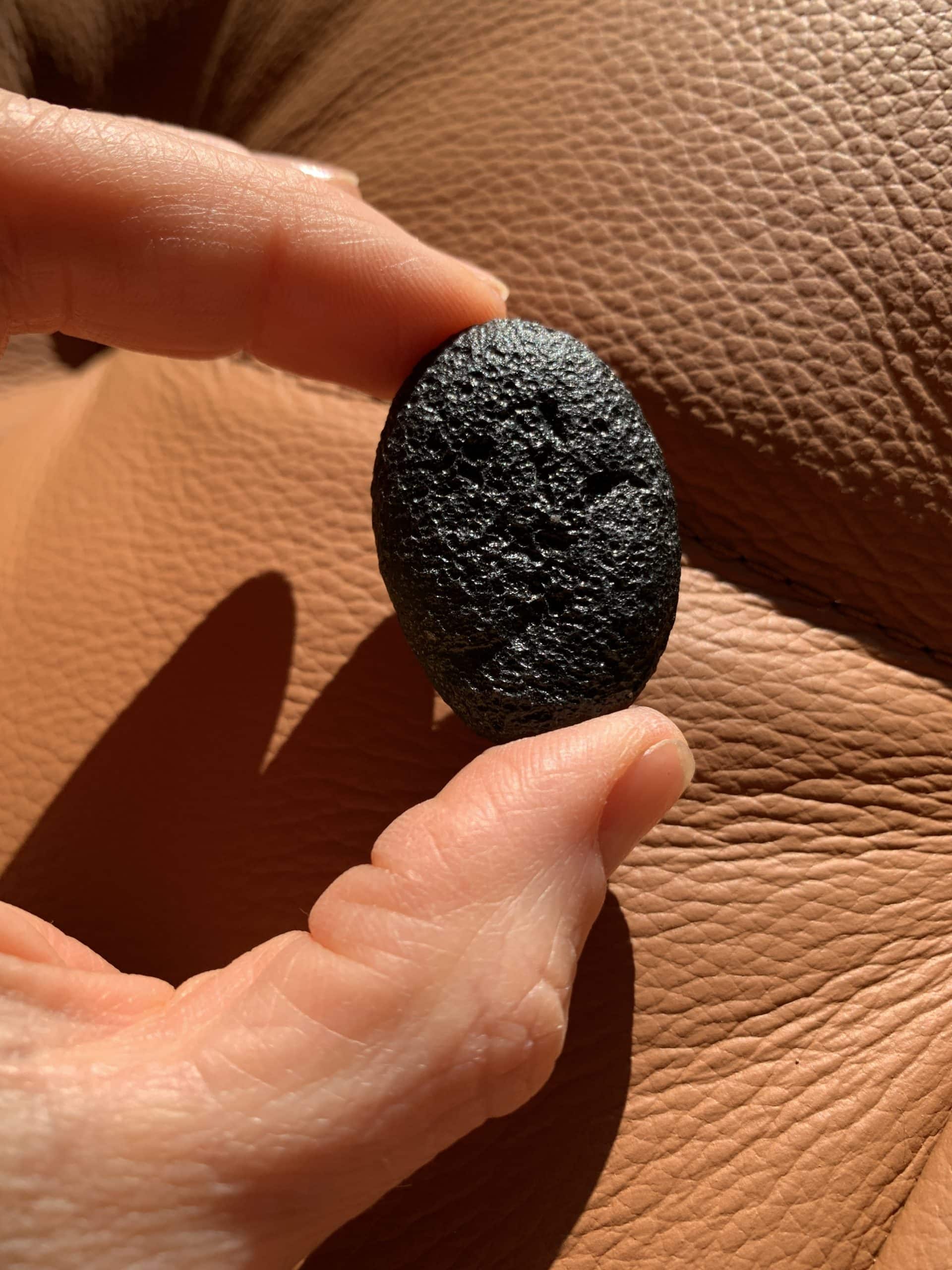 Moldavite (18.8gr) 'Oval Capsule' - Image 2