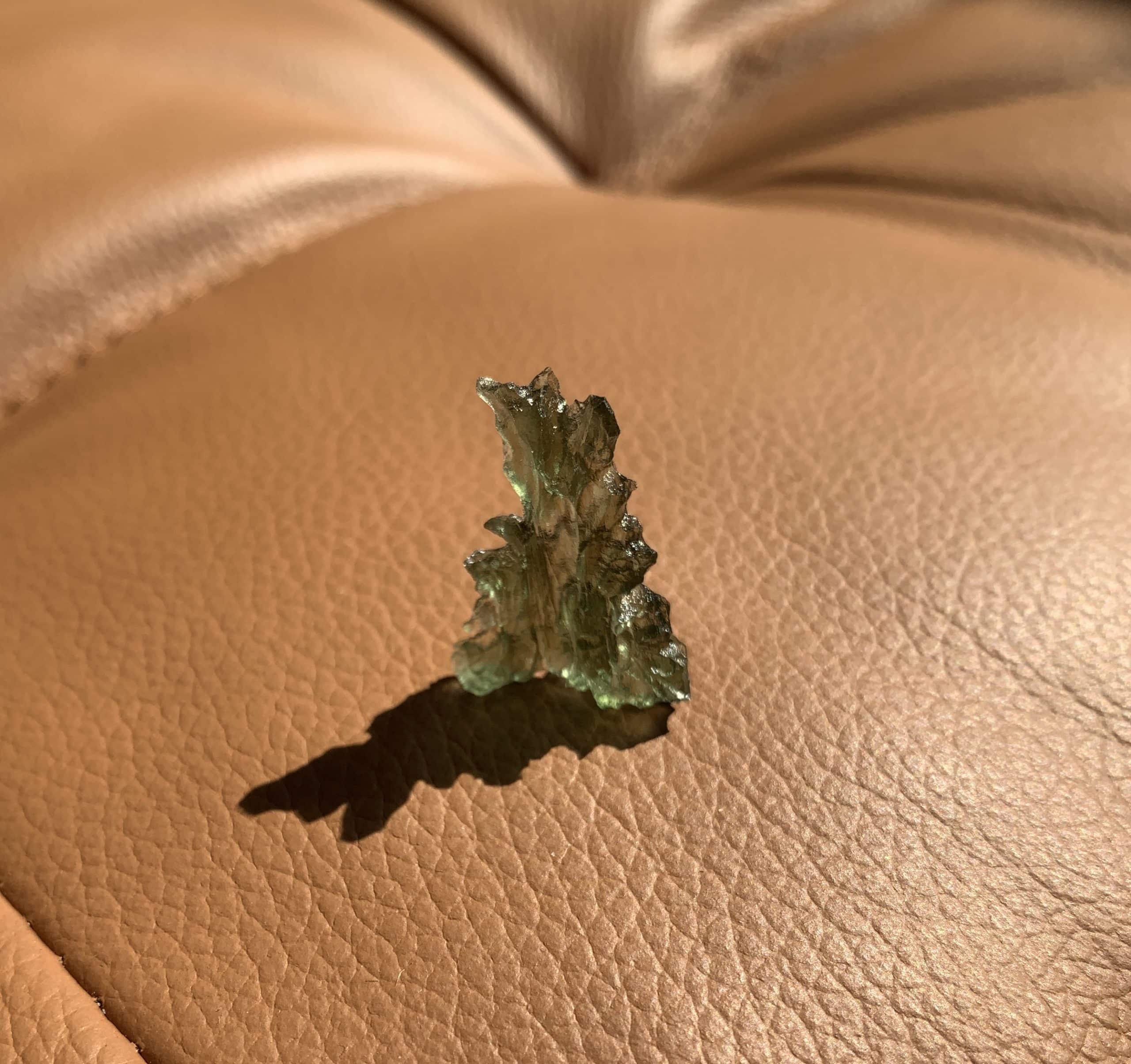 Moldavite (rough) Besednice standing 'split top' (2.03gr) healing crystal - Image 2