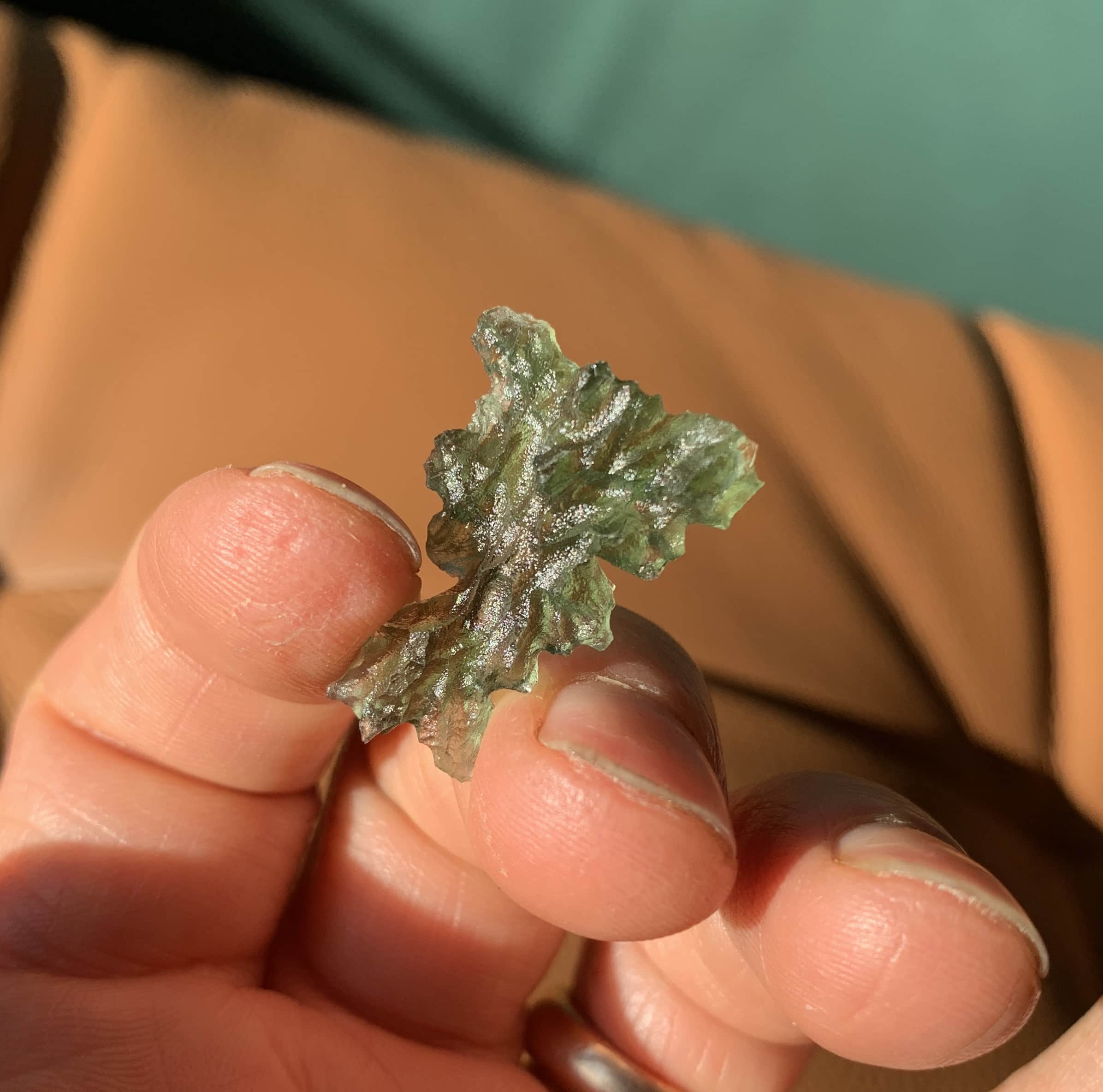 Moldavite (rough) Besednice standing 'split top' (2.03gr) healing crystal - Image 3