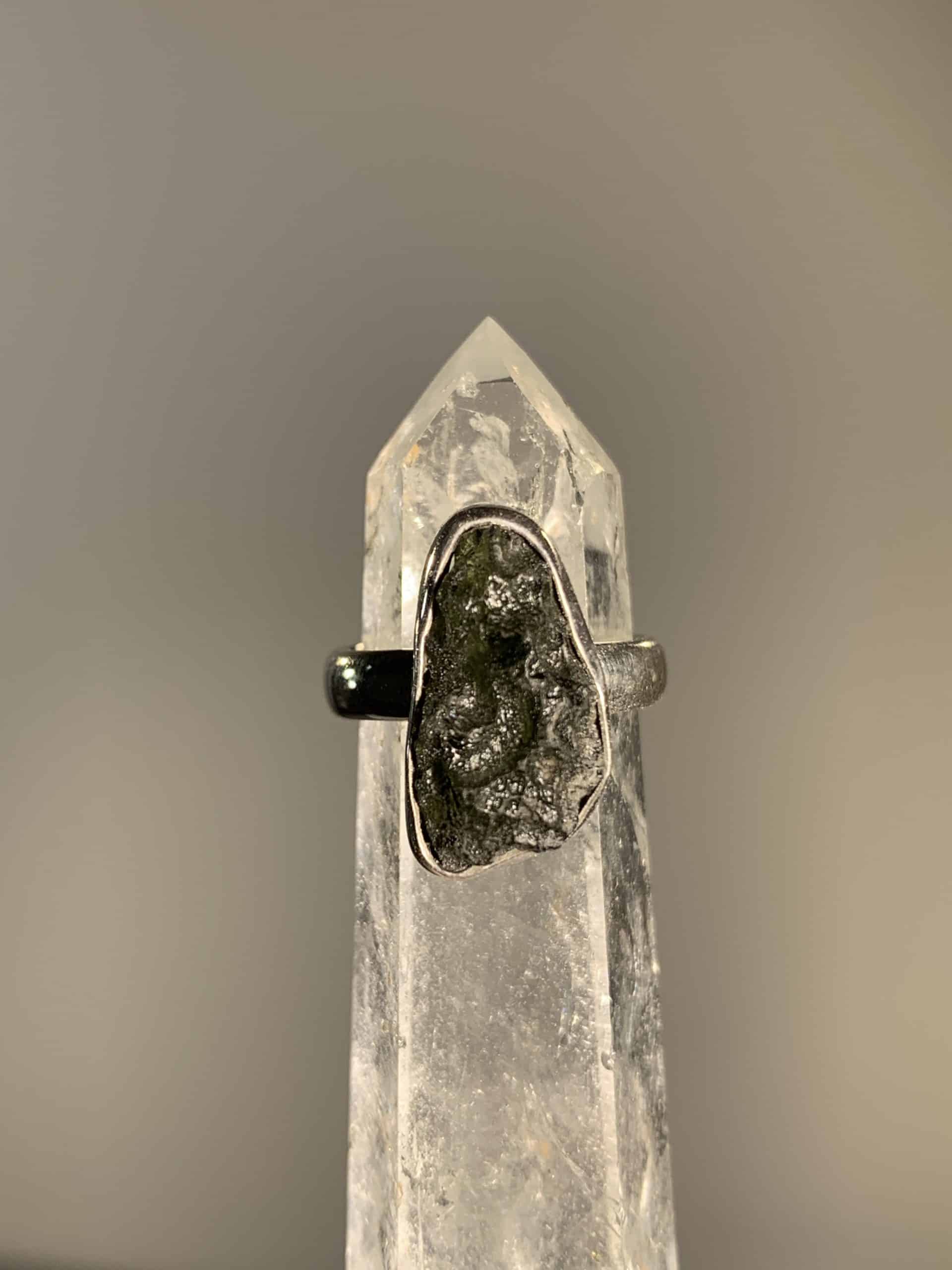 Moldavite ring (rough) 'island/footprint' (4.4gr, US size 5) healing crystal