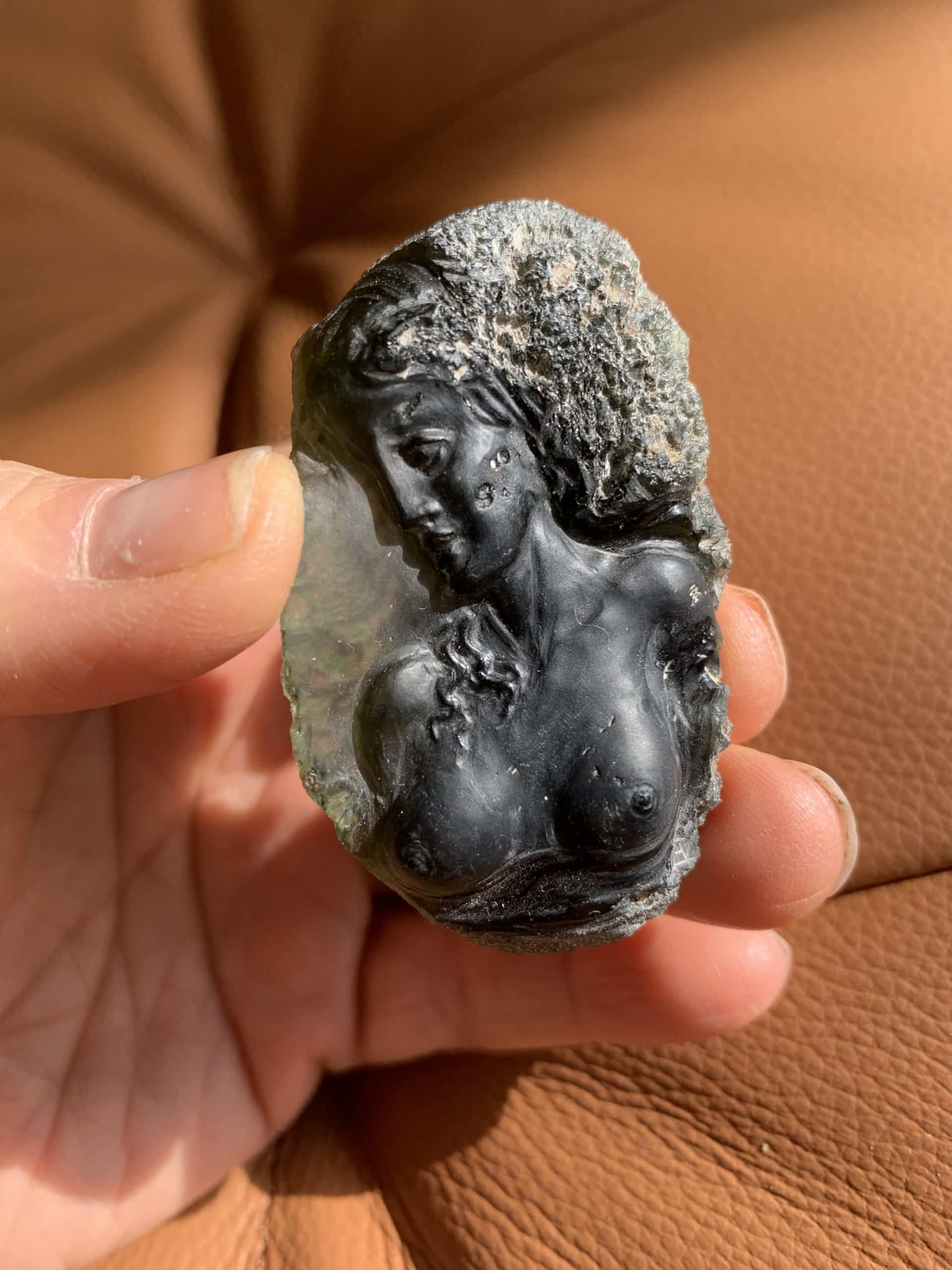 Moldavite carving 'woman bust' (41.78gr) healing crystal - Image 2