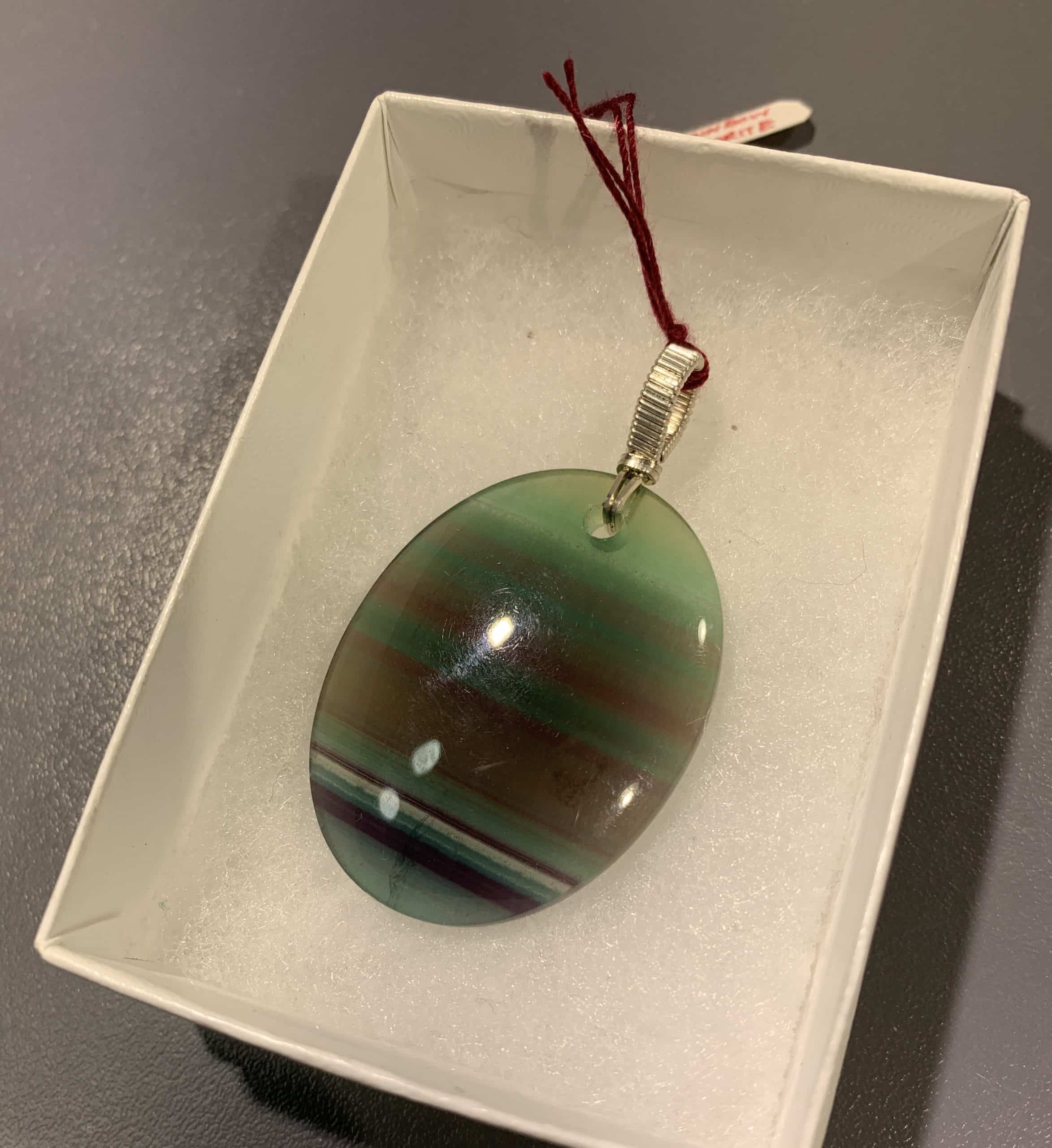 Fluorite (green rainbow) pendant for necklace - oval disc - healing crystal - Image 2