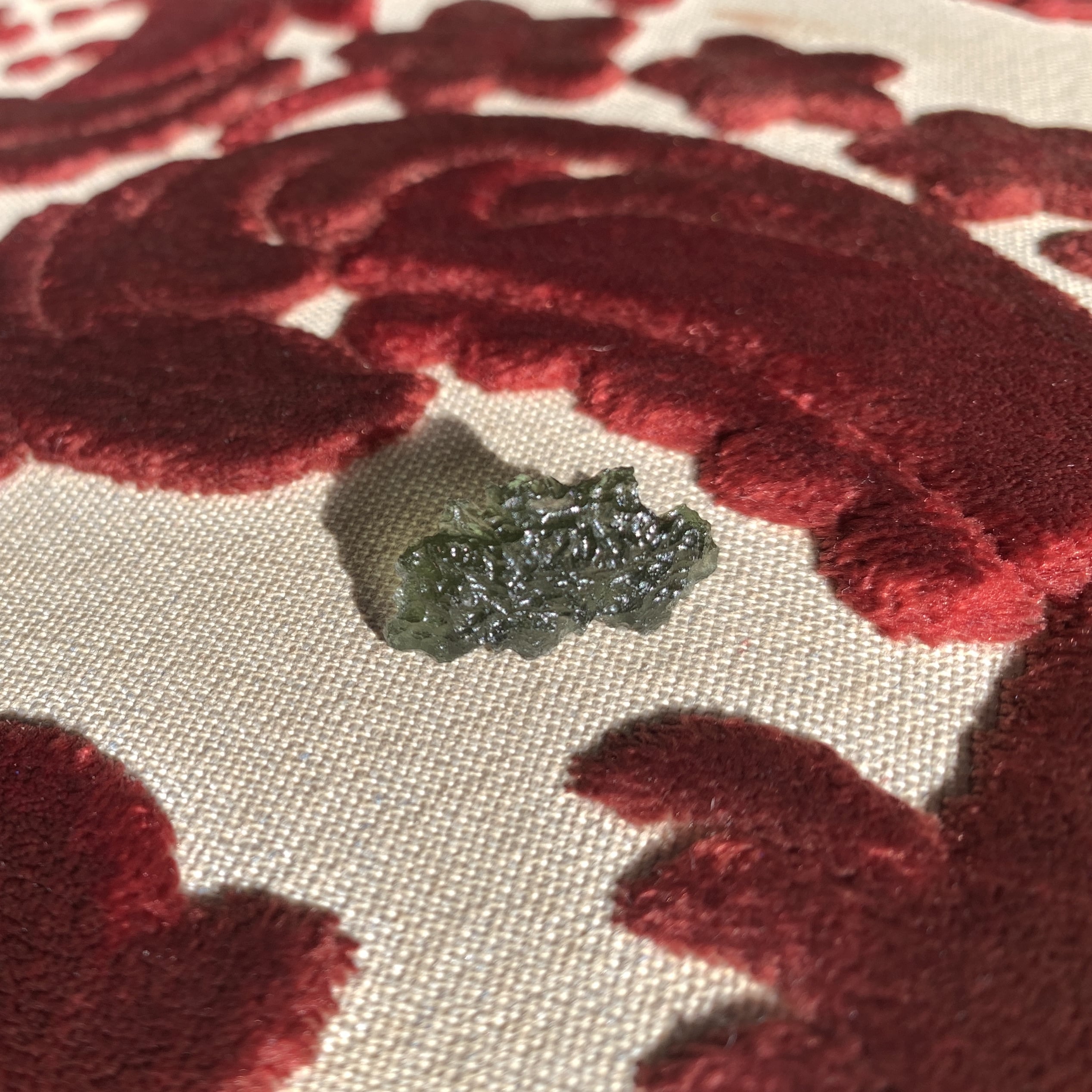 Moldavite (rough) 'crescent arch' Maly Chlum (1.73gr) healing crystal - Image 4