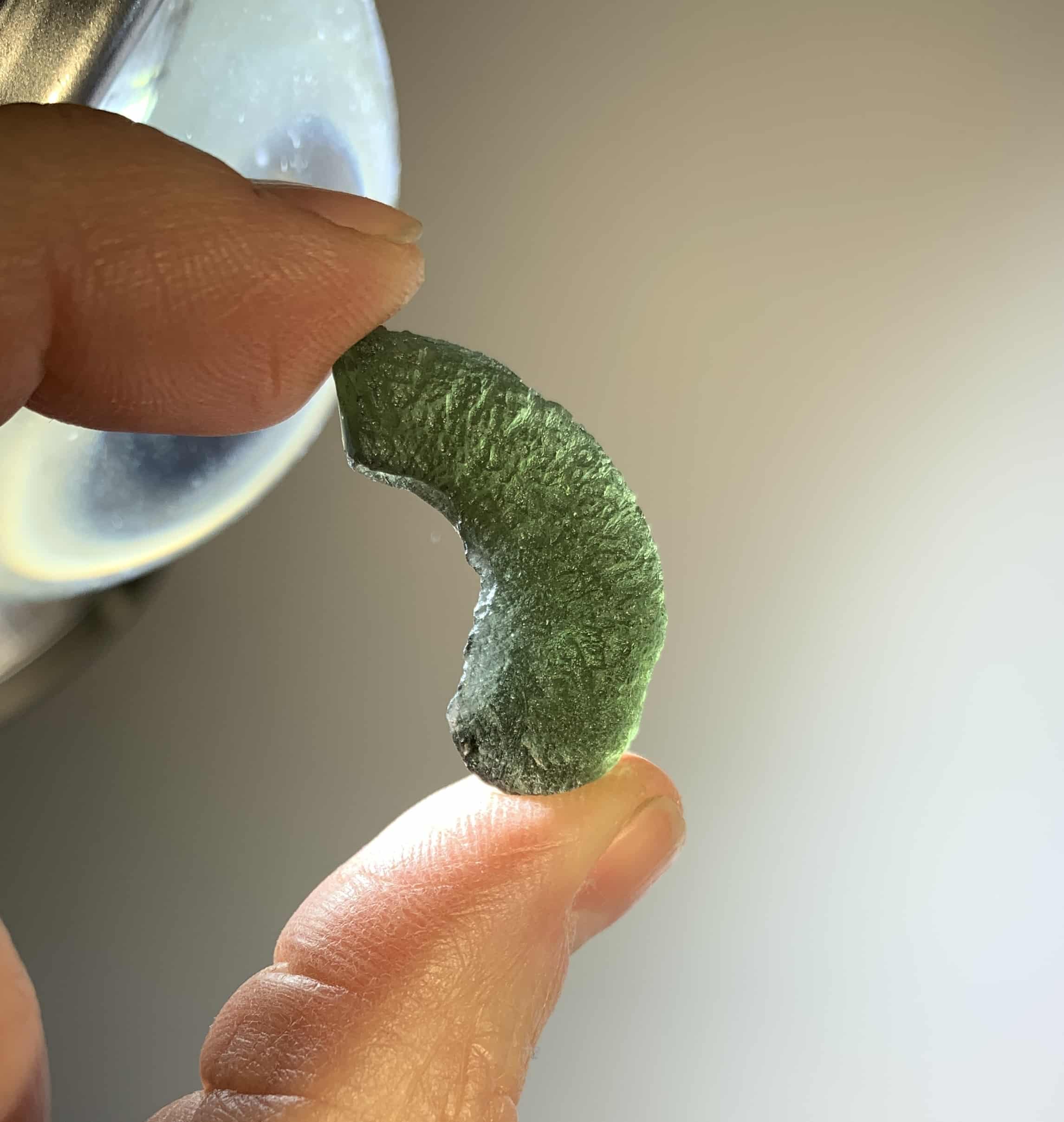 Moldavite (rough) 'curvy yinyang' (4.5gr) healing crystal