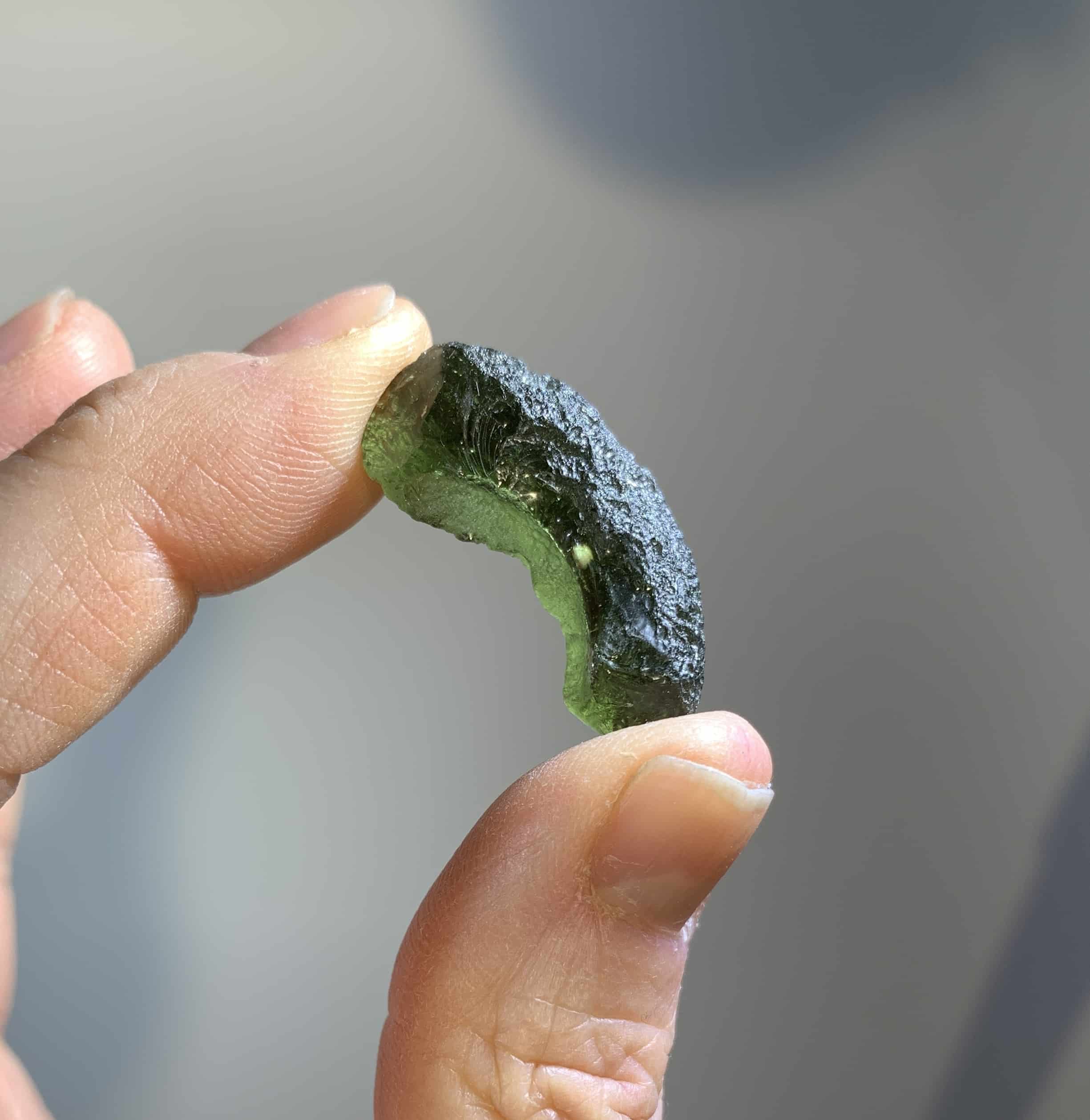 Moldavite (rough) 'curvy yinyang' (4.5gr) healing crystal - Image 2
