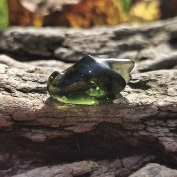 Moldavite carving 'friendly dragon' (4.6gr) healing crystal - Image 2