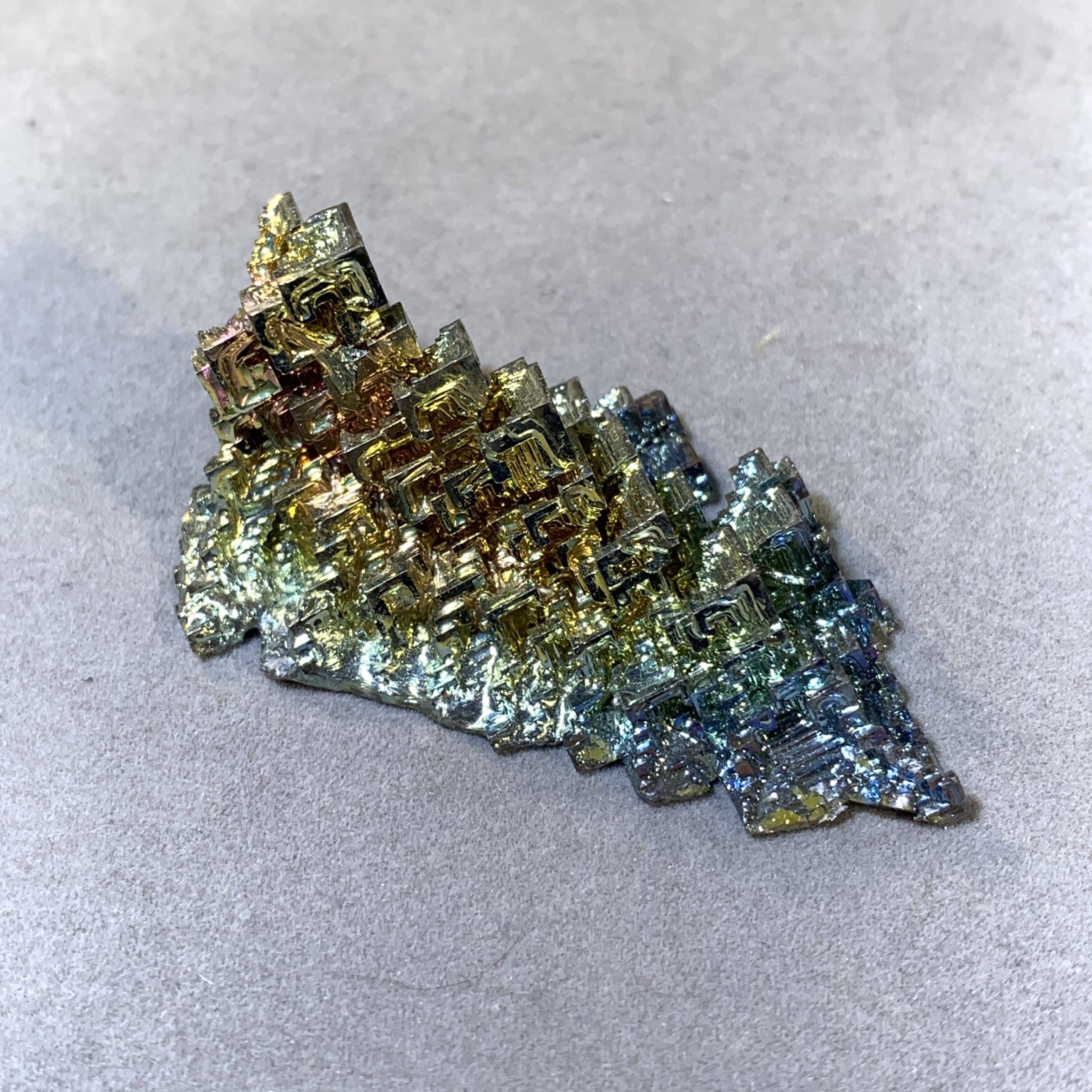 Bismuth 'spaceship' cluster healing crystal