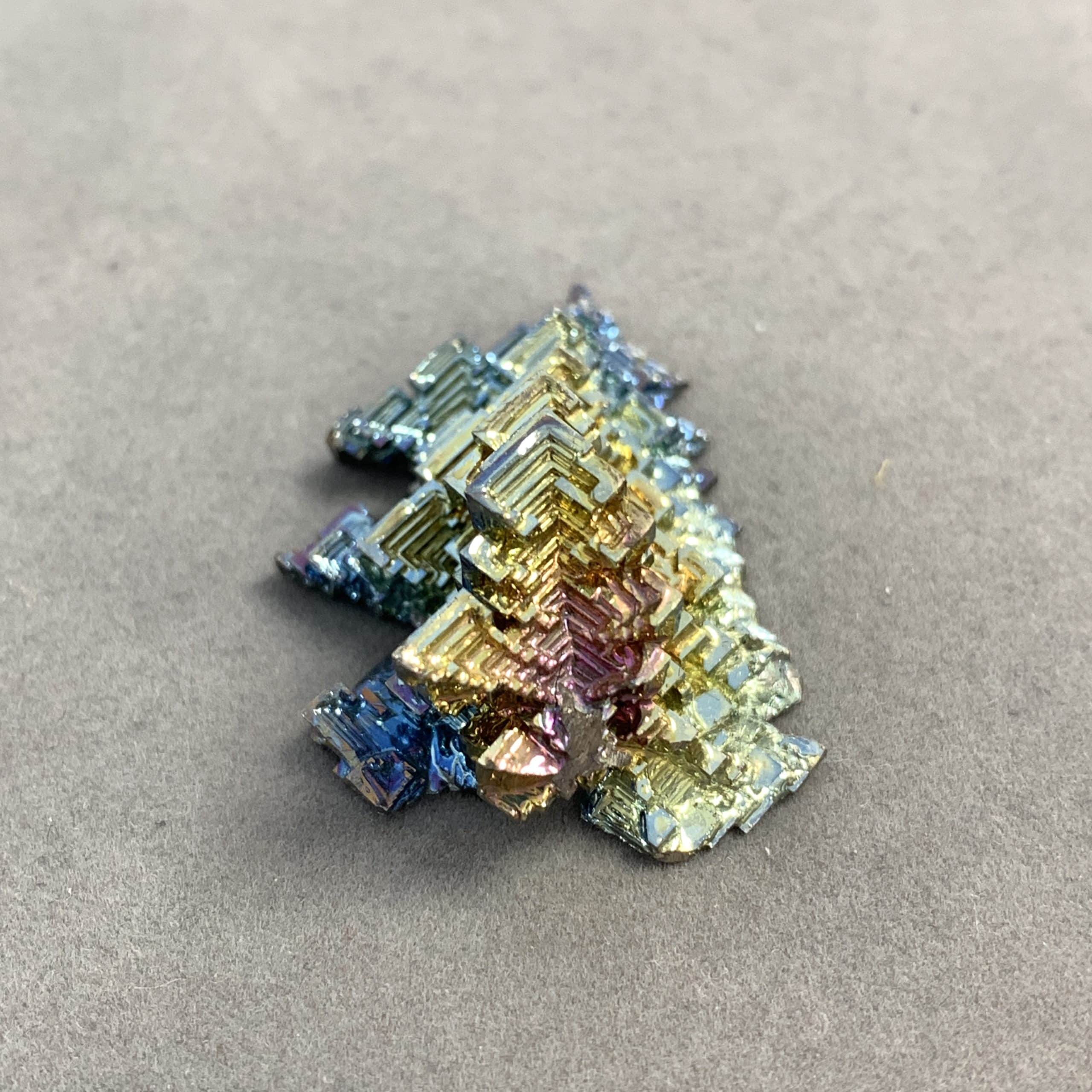 Bismuth 'spaceship' cluster healing crystal - Image 3