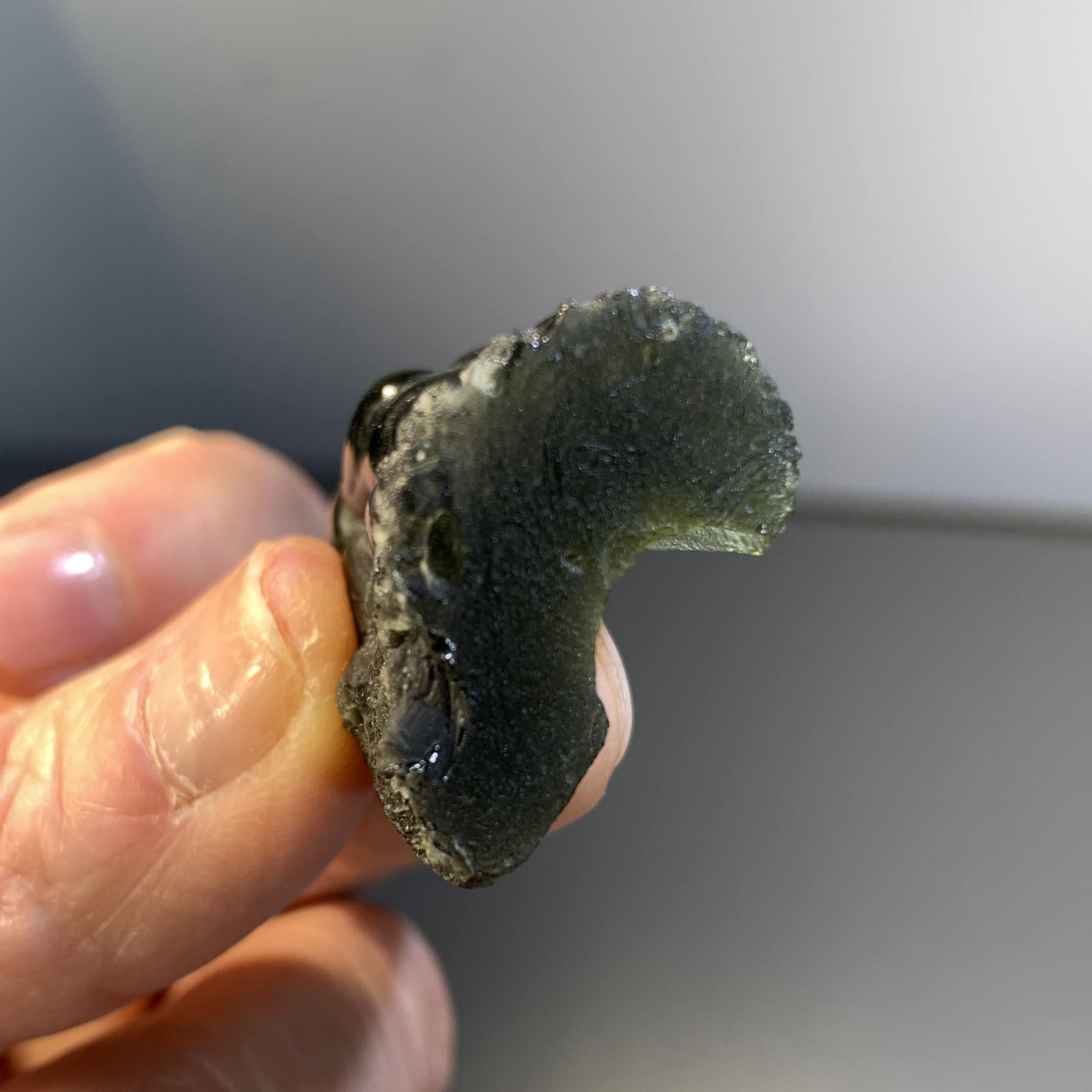 Moldavite carving (14.6gr) 'woman torso' healing crystal - Image 5