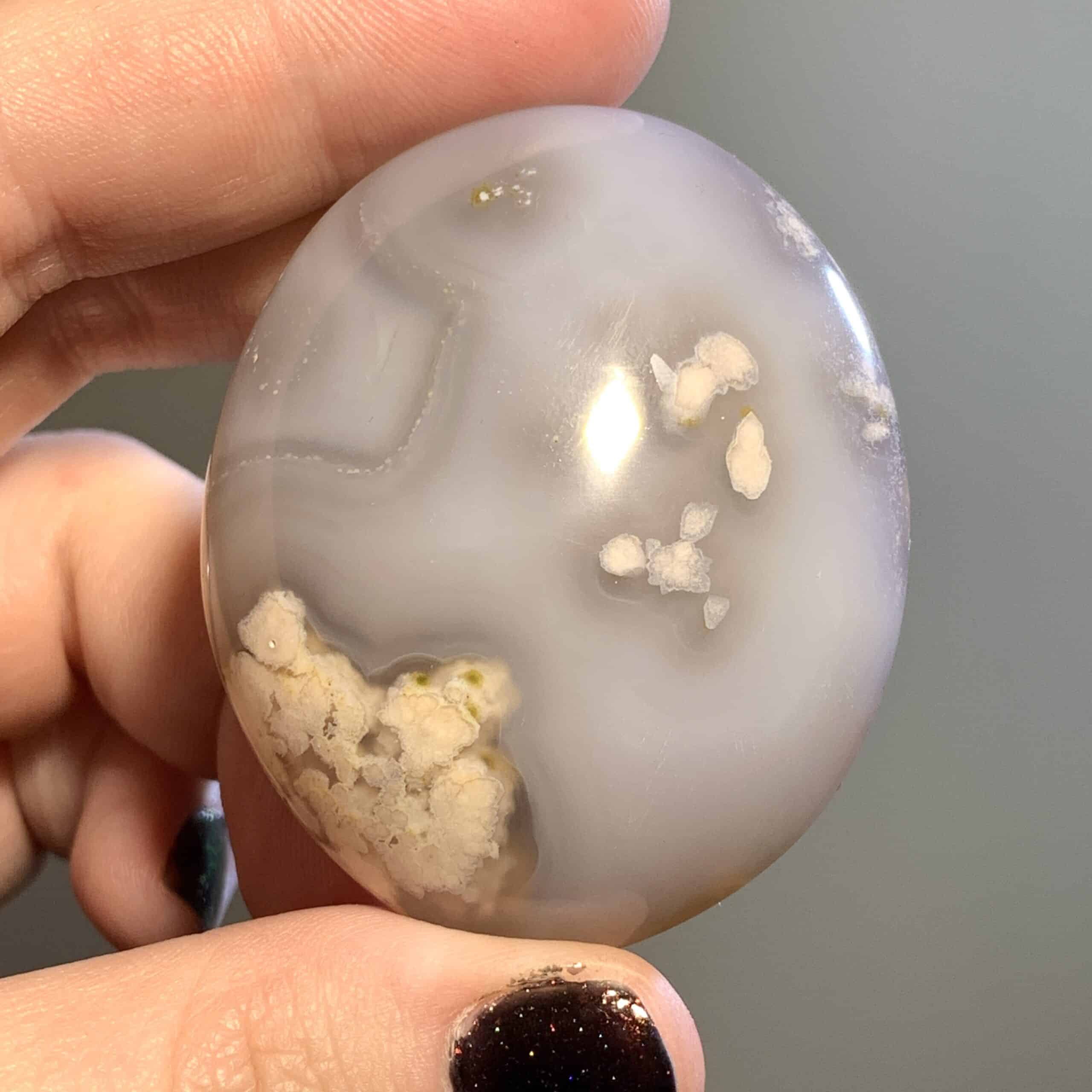 Agate (flower) palm stone healing crystal - Image 2