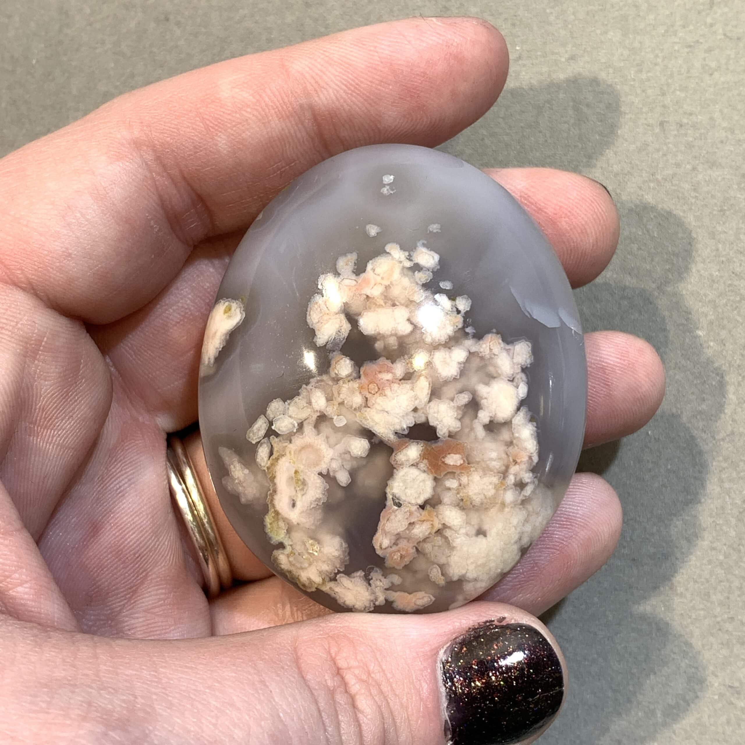 Agate (flower) palm stone healing crystal - Image 3