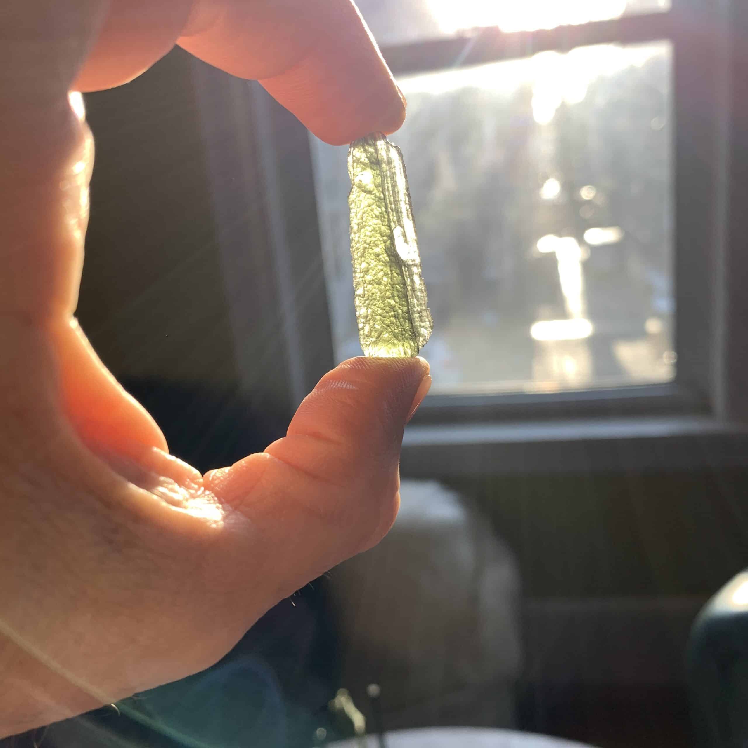 Moldavite (rough) 'channel drop' (3.3gr) healing crystal - Image 3