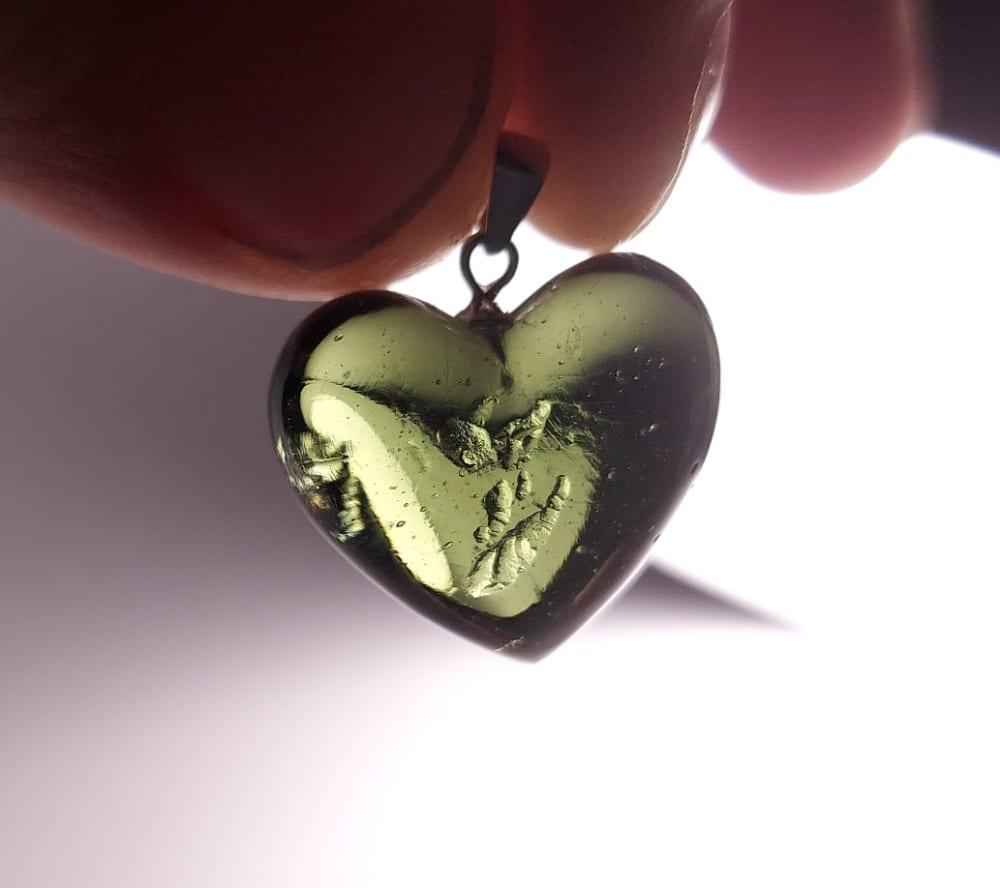 Moldavite pendant heart for necklace (20.8ct) 'Dolni' healing crystal - Image 2