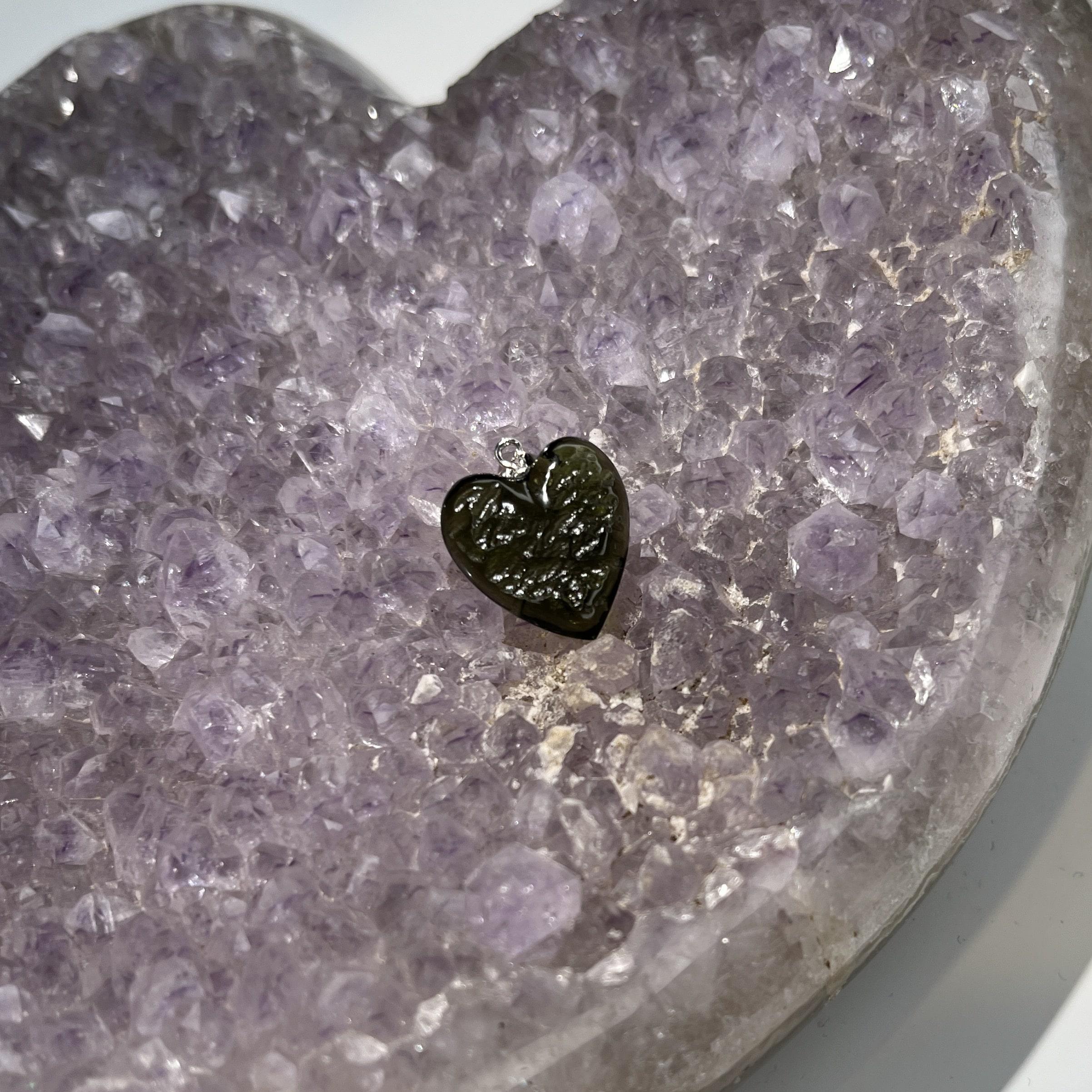 Moldavite pendant heart for necklace (9.87ct/1.97gr) 'Dolni' healing crystal - Image 3
