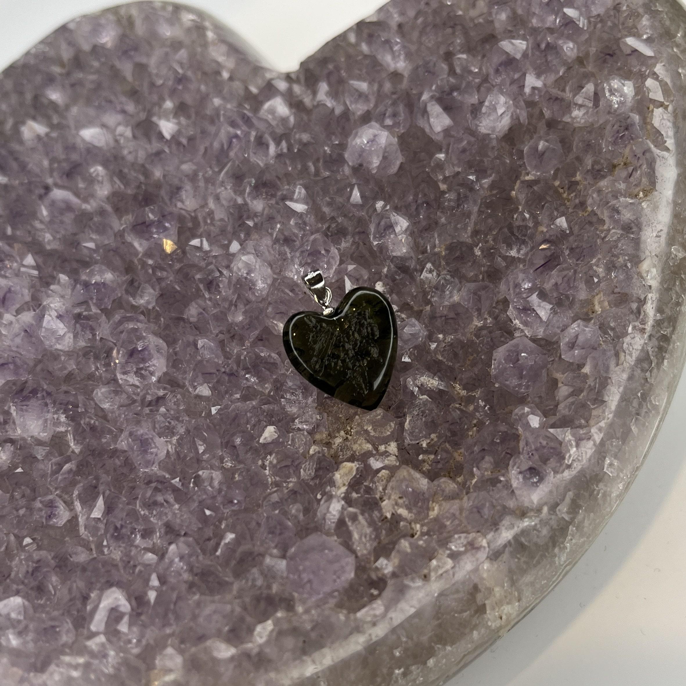Moldavite pendant heart for necklace (9.87ct/1.97gr) 'Dolni' healing crystal - Image 8