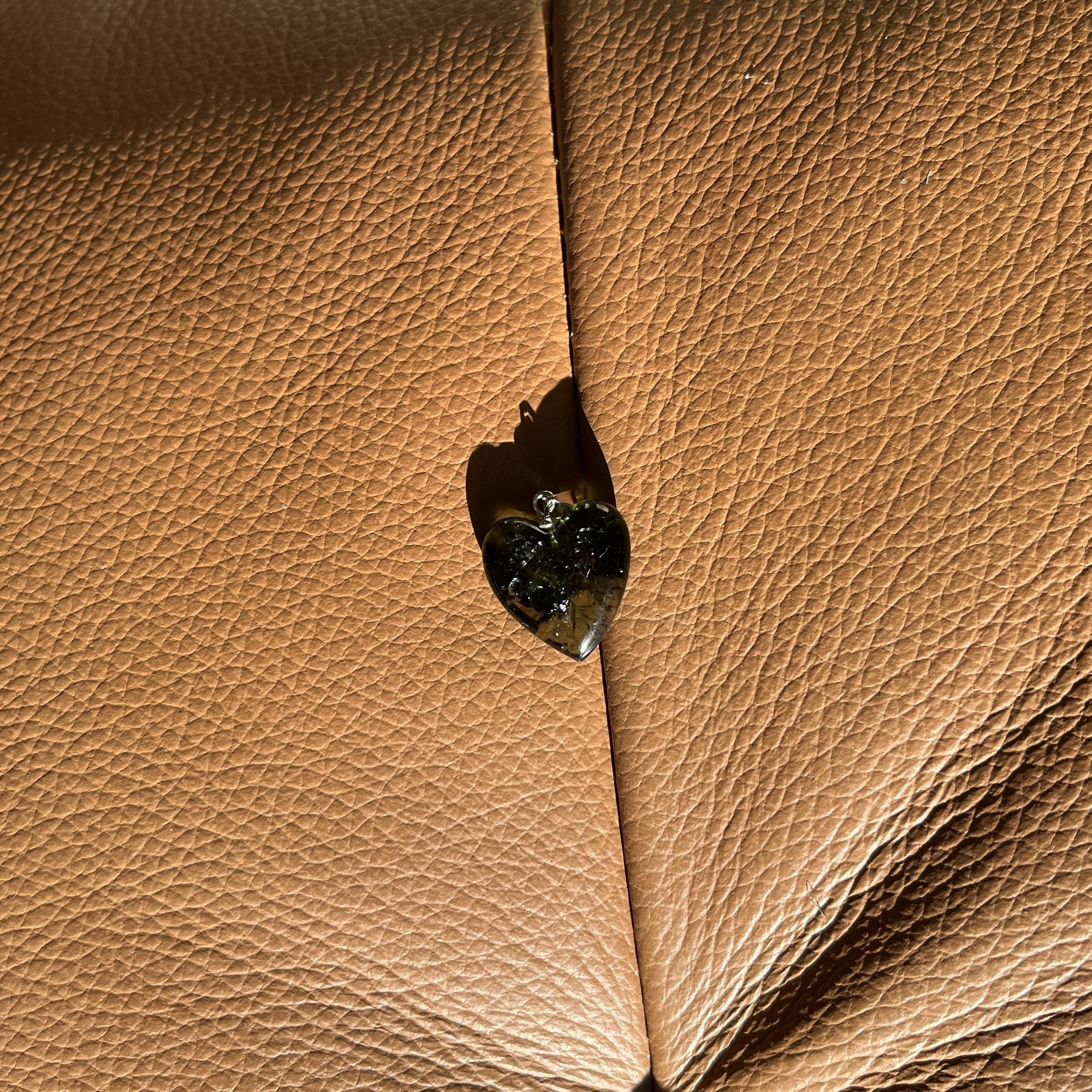 Moldavite pendant heart for necklace (9.87ct/1.97gr) 'Dolni' healing crystal - Image 11