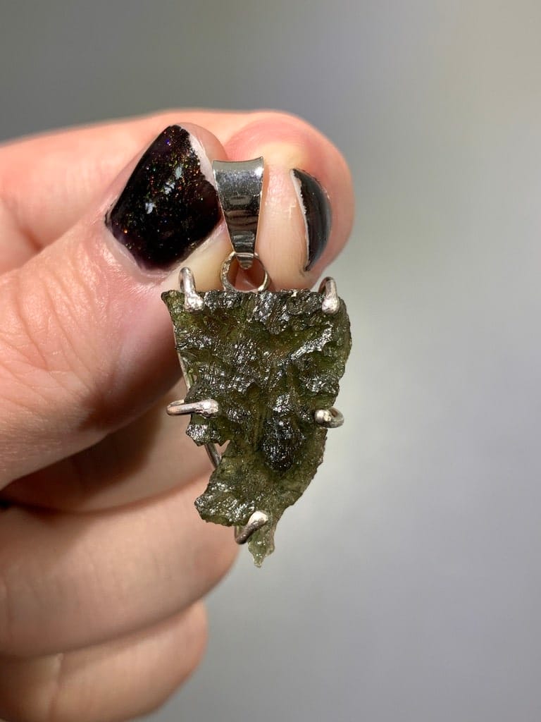Moldavite pendant (rough) Besednice 'five prong' (3.9gr) healing crystal - Image 3