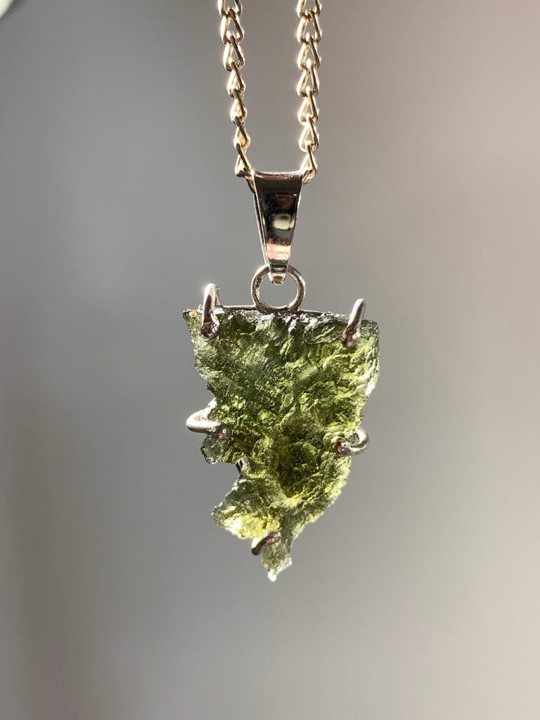 Moldavite pendant (rough) Besednice 'five prong' (3.9gr) healing crystal