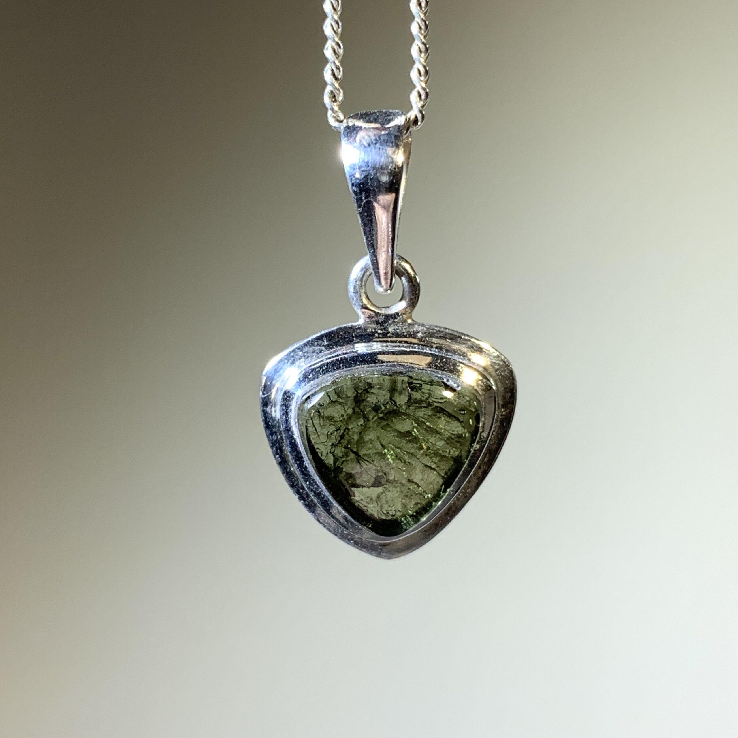 Moldavite pendant (faceted) 'bubble triangle (2.2) healing crystal - Image 2
