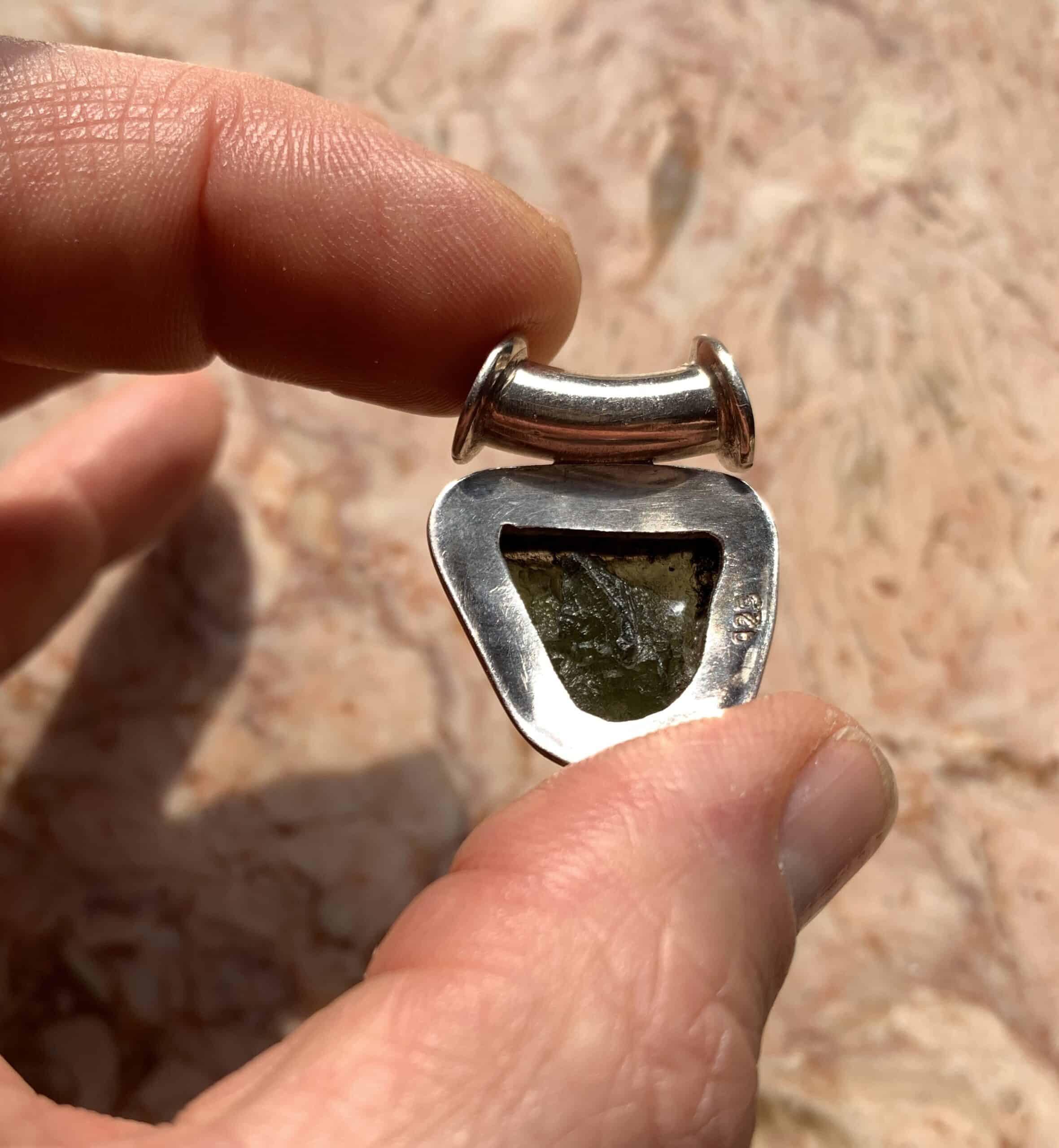 Moldavite pendant (rough) 'rounded 5 point' (8.8gr) healing crystal - Image 3