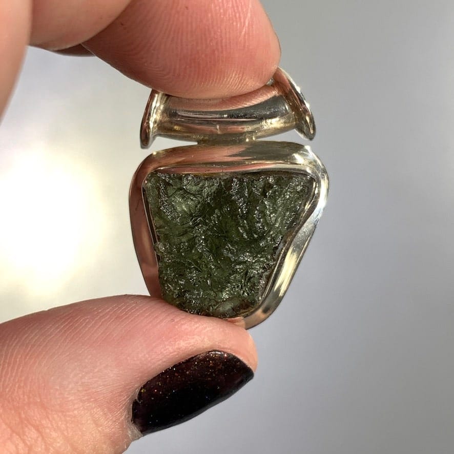 Moldavite pendant (rough) 'rounded 5 point' (8.8gr) healing crystal - Image 5
