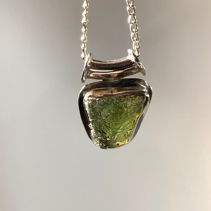 Moldavite pendant (rough) 'rounded 5 point' (8.8gr) healing crystal