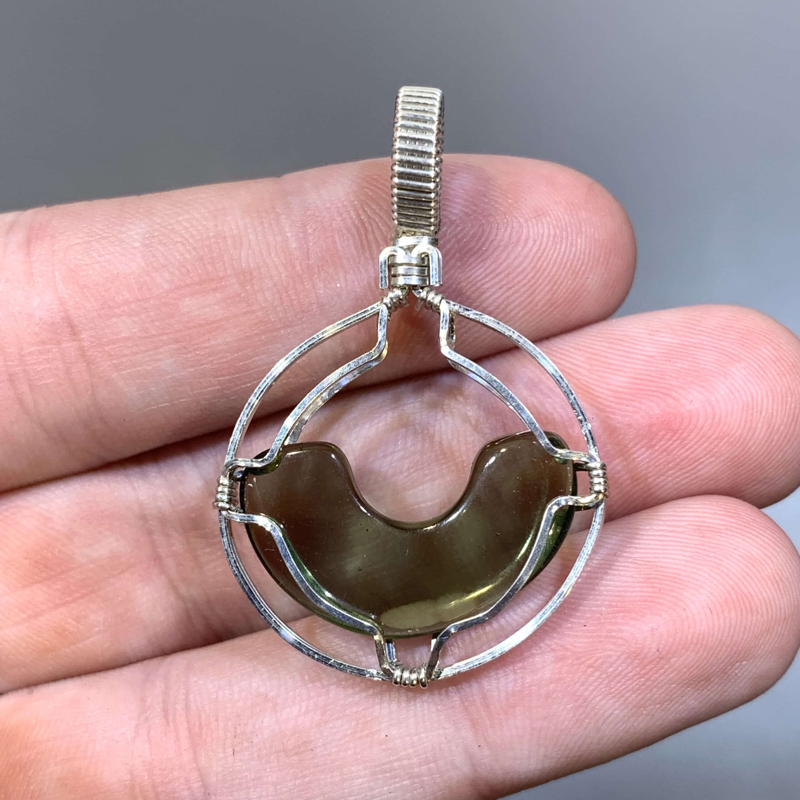 Moldavite pendant (polished) 'smiley' healing crystal - Image 2