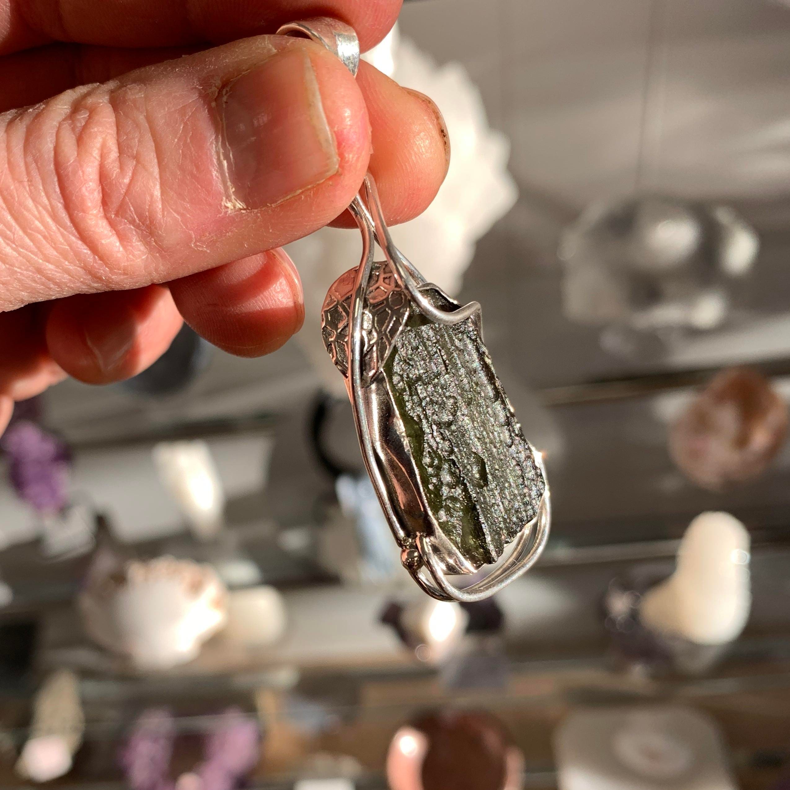 Moldavite pendant (rough) 'slab w leaf motif' (11.4gr) healing crystal - Image 3