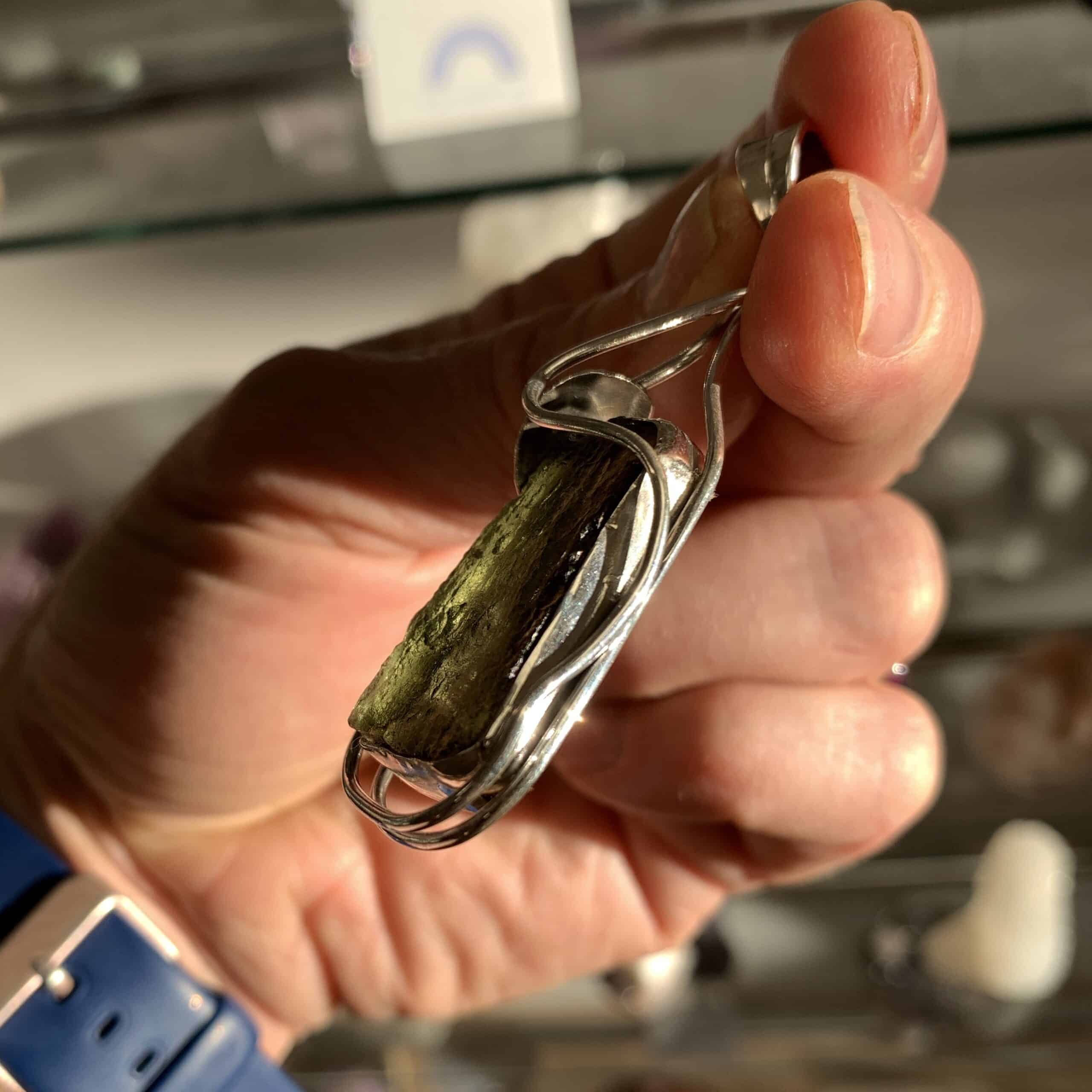 Moldavite pendant (rough) 'slab w leaf motif' (11.4gr) healing crystal - Image 4