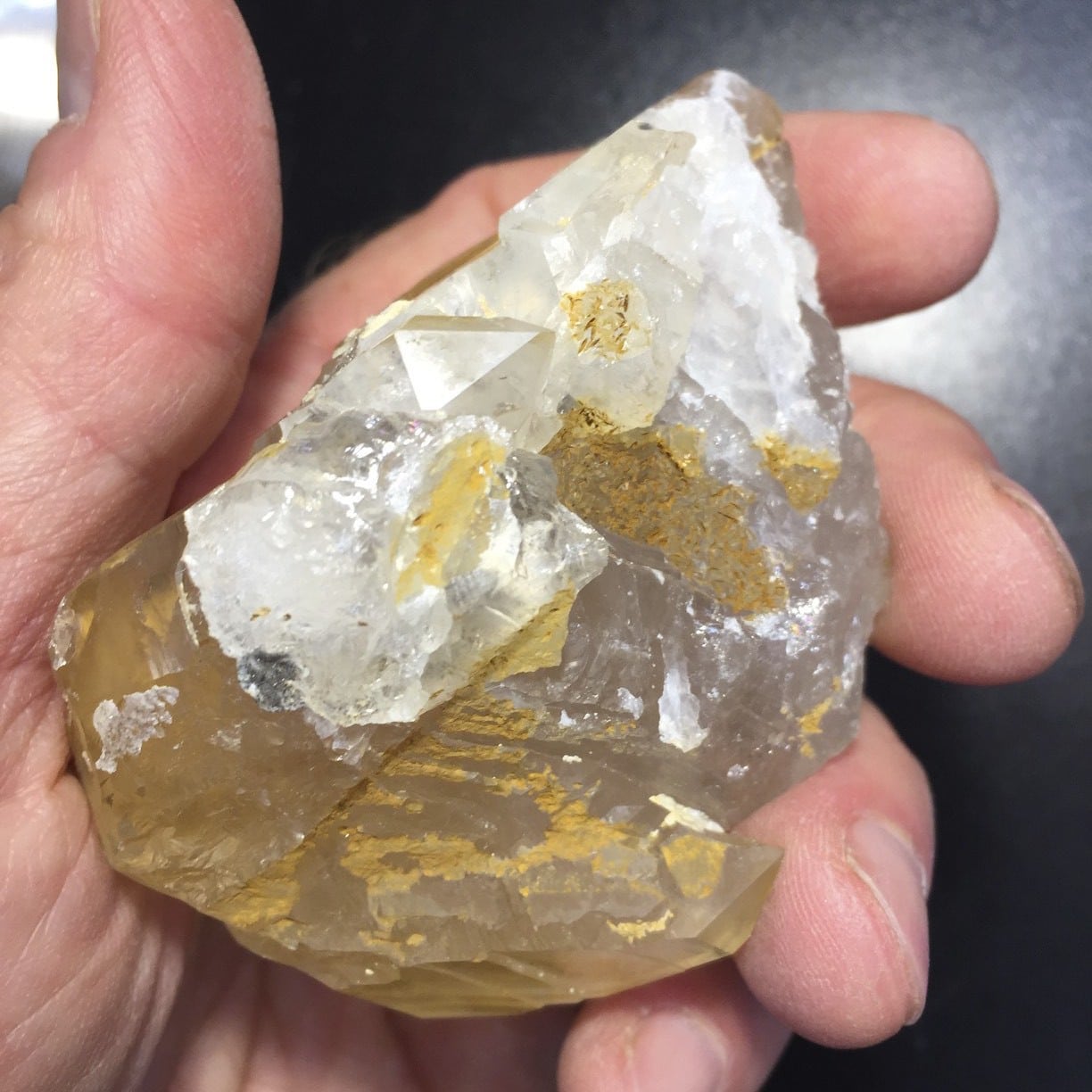 Quartz (Growth Interference) yellow 'trilobite' healing crystal - Image 3