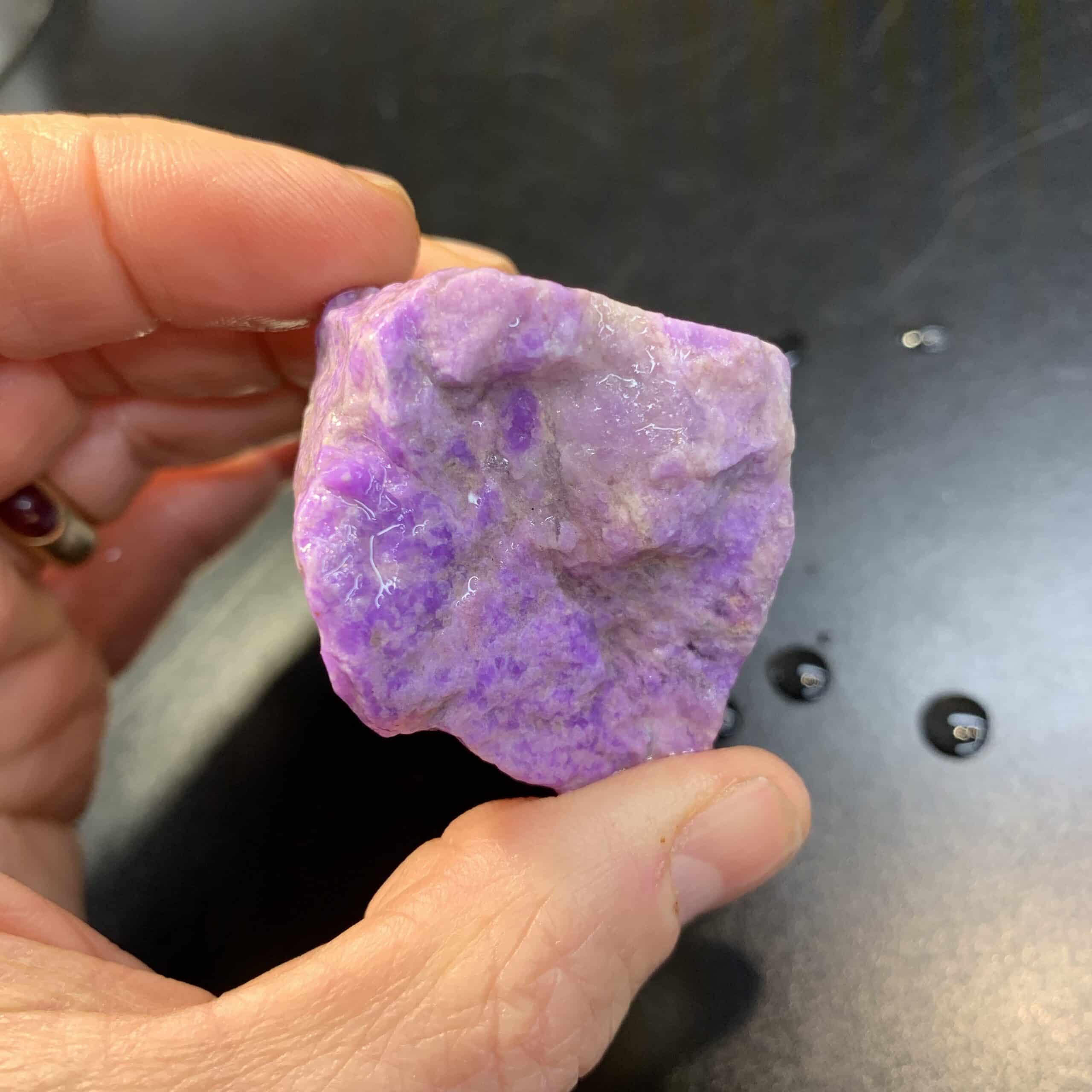 Sugilite (rough medium) 4-way "pink mountain" (72.3gr) healing crystal - Image 2