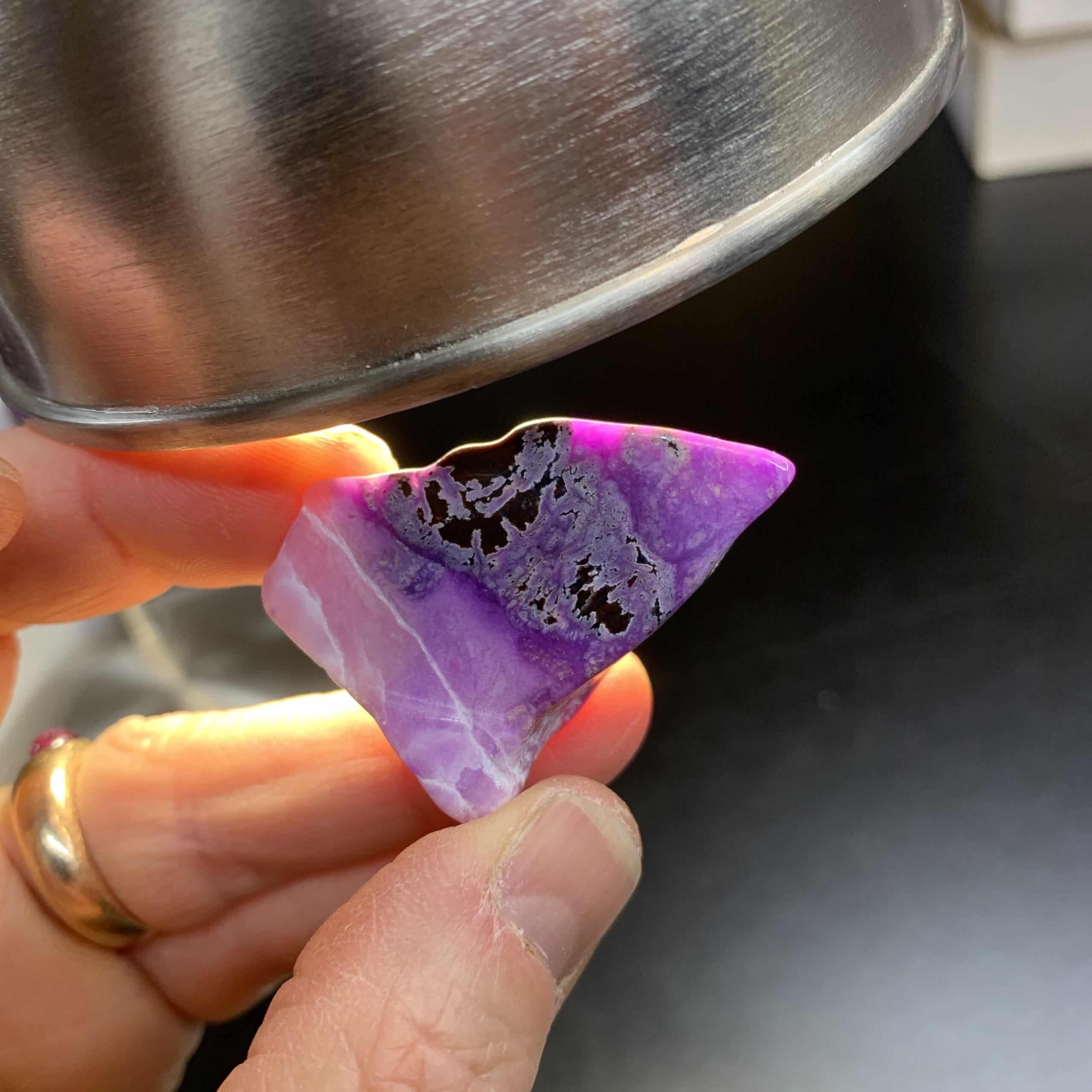 Sugilite (polished slab) standing pink gel 'fin tower' (21.3gr) healing crystal - Image 4