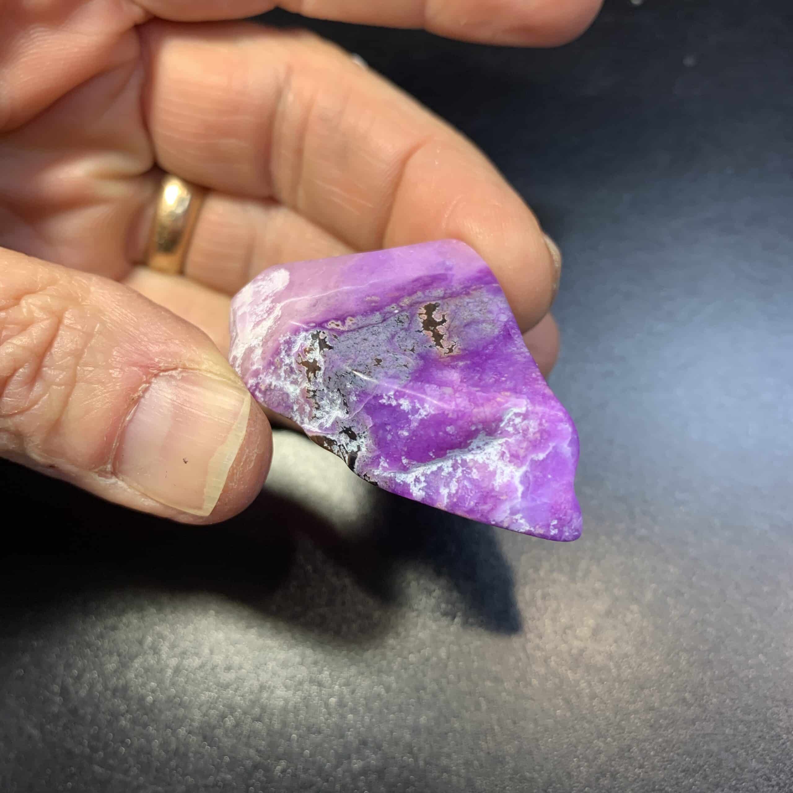 Sugilite (polished slab) standing pink gel 'fin tower' (21.3gr) healing crystal - Image 5