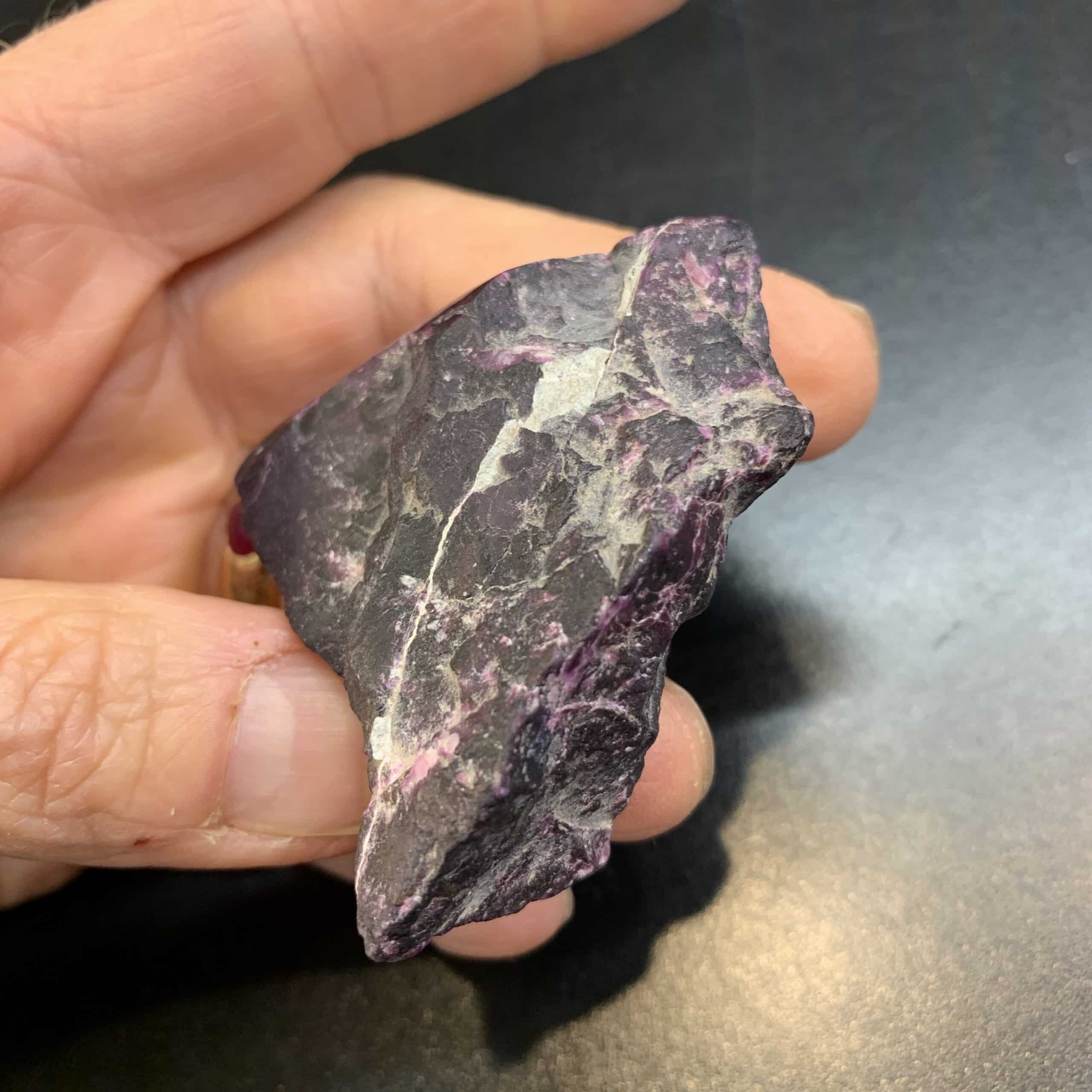 Sugilite (rough polished) 'pink mountain' (64.3gr) healing crystal - Image 4