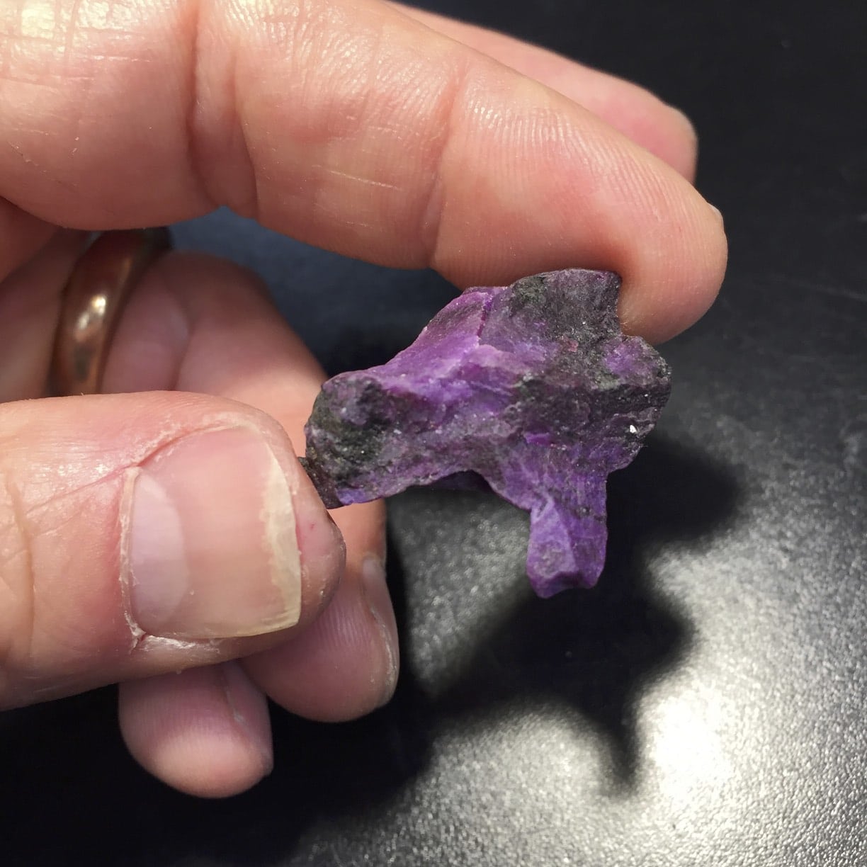 Sugilite (small rough) p+b dinosaur hip (46.77c) healing crystal - Image 3