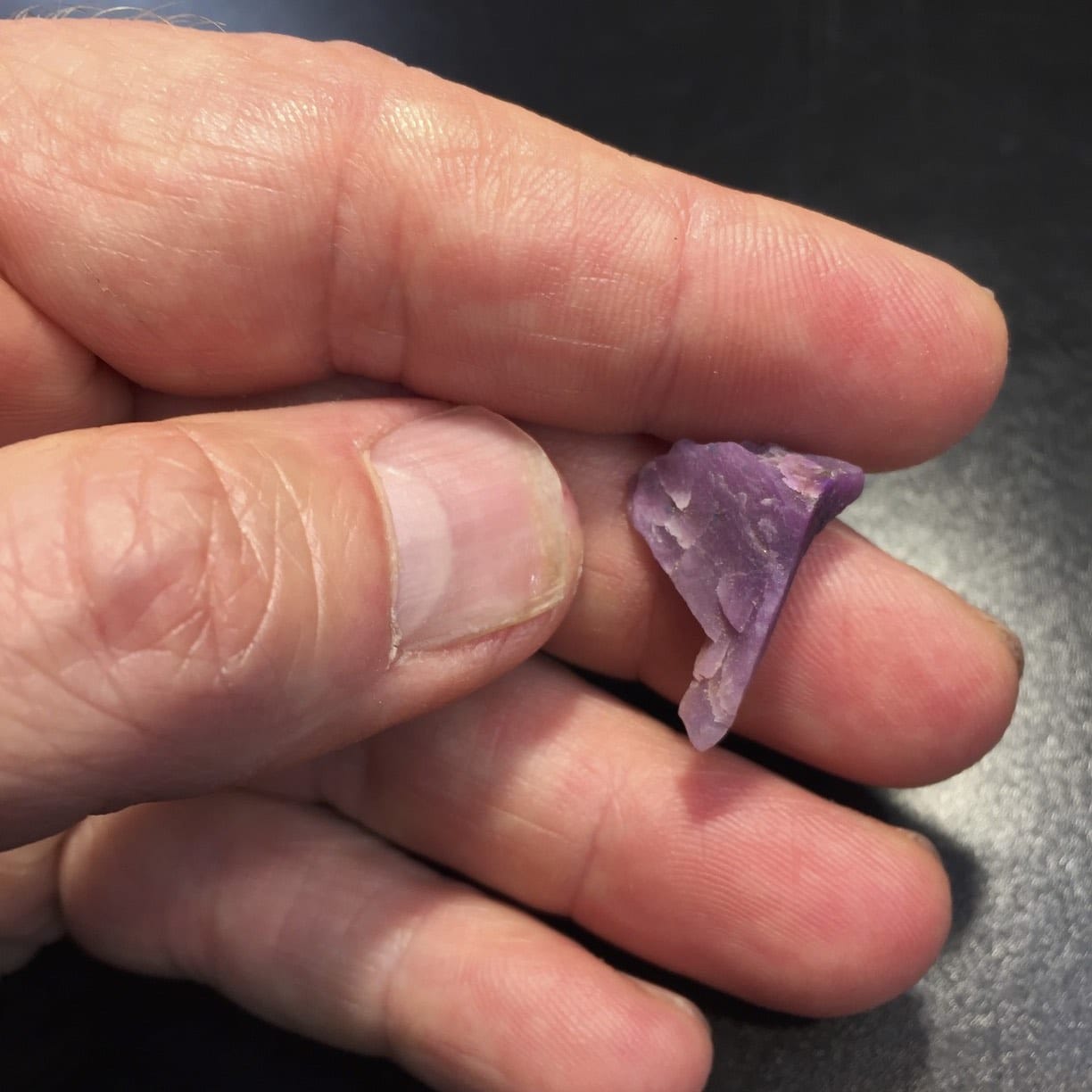 Sugilite (small rough) standing pink gel mountain (12.39ct) healing crystal - Image 2