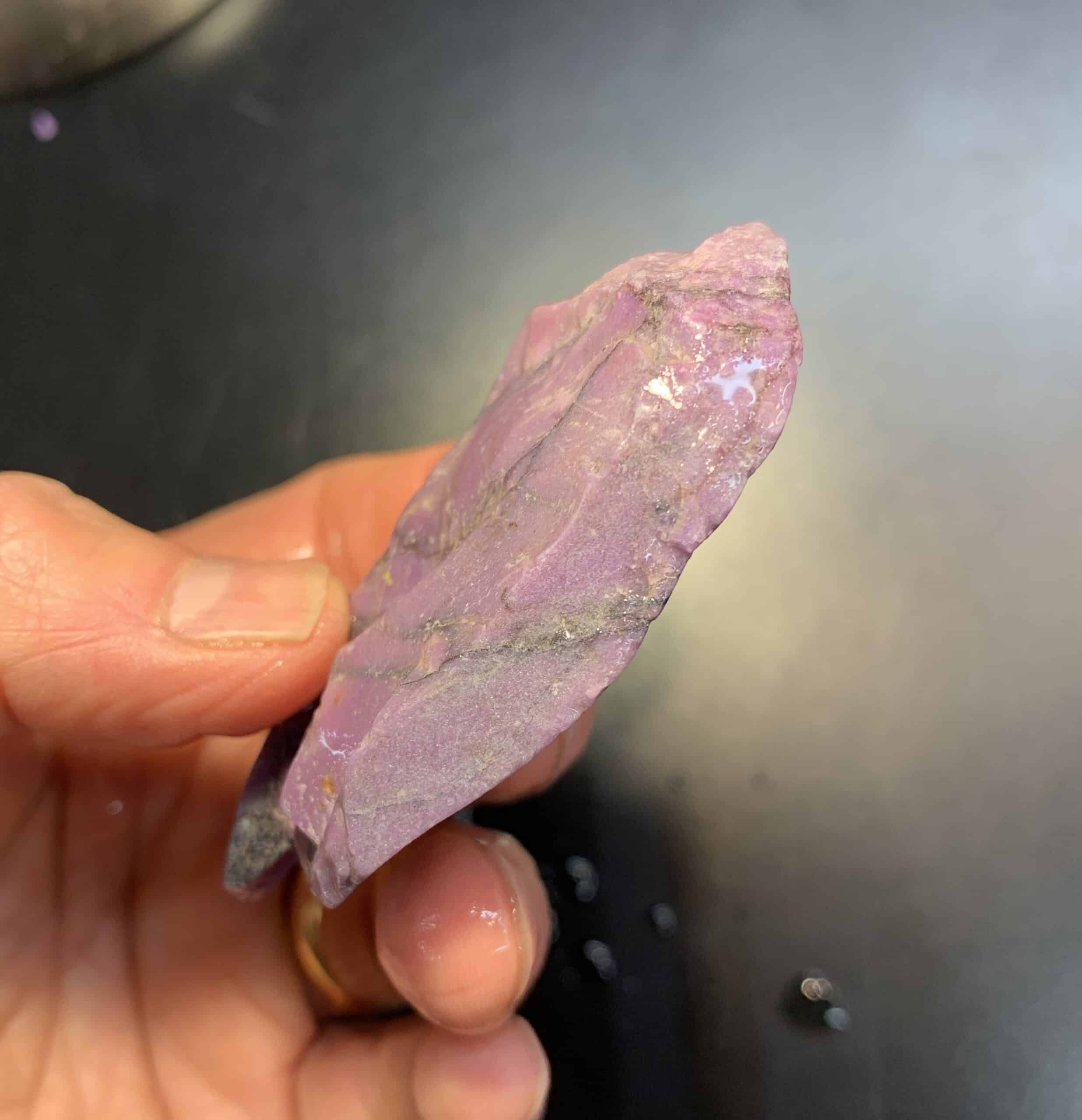 Sugilite (rough medium) pink gel (63.4gr) waxy 'purple face' healing crystal - Image 3