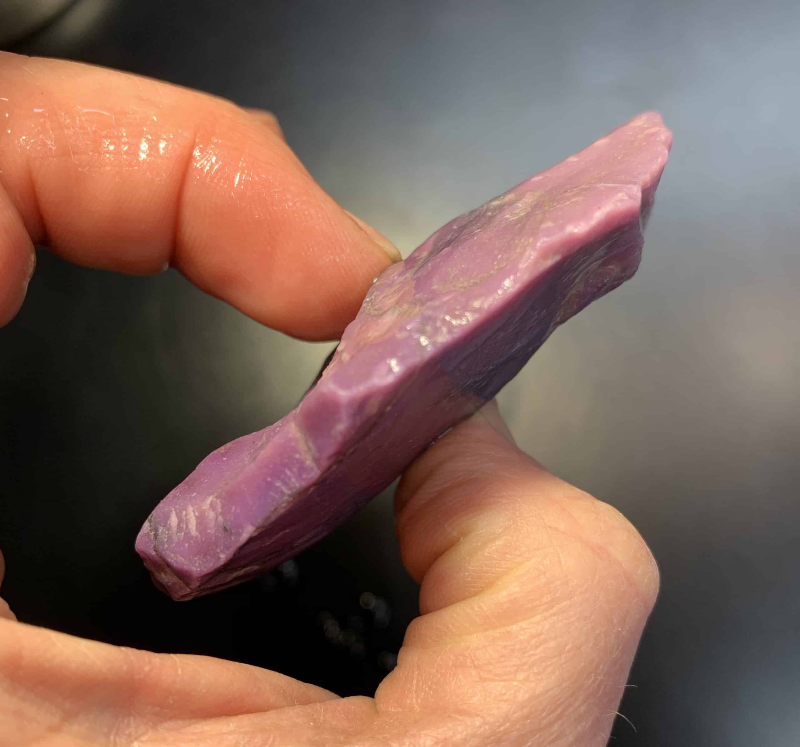 Sugilite (rough medium) pink gel (63.4gr) waxy 'purple face' healing crystal - Image 4