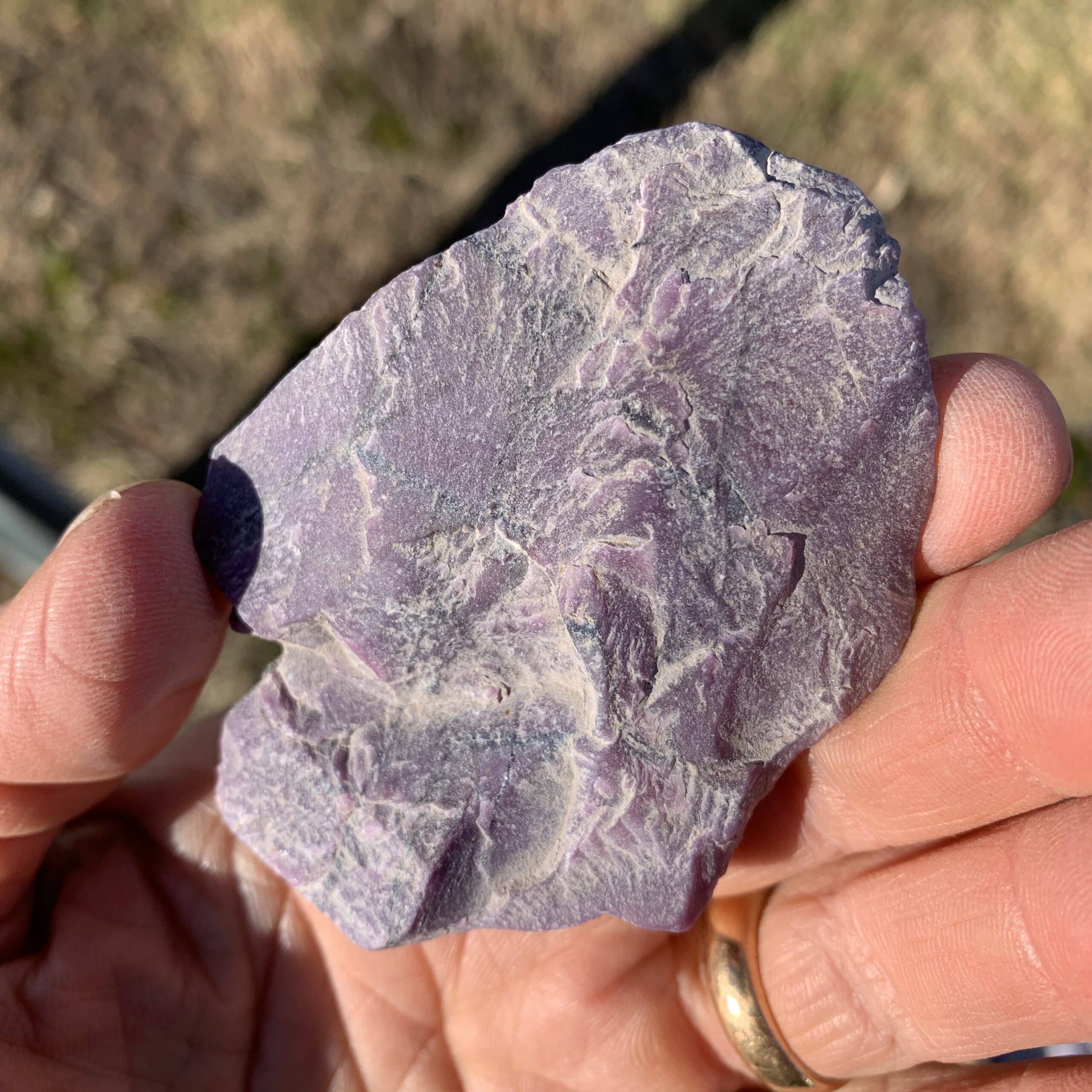 Sugilite (rough medium) pink gel (63.4gr) waxy 'purple face' healing crystal - Image 6