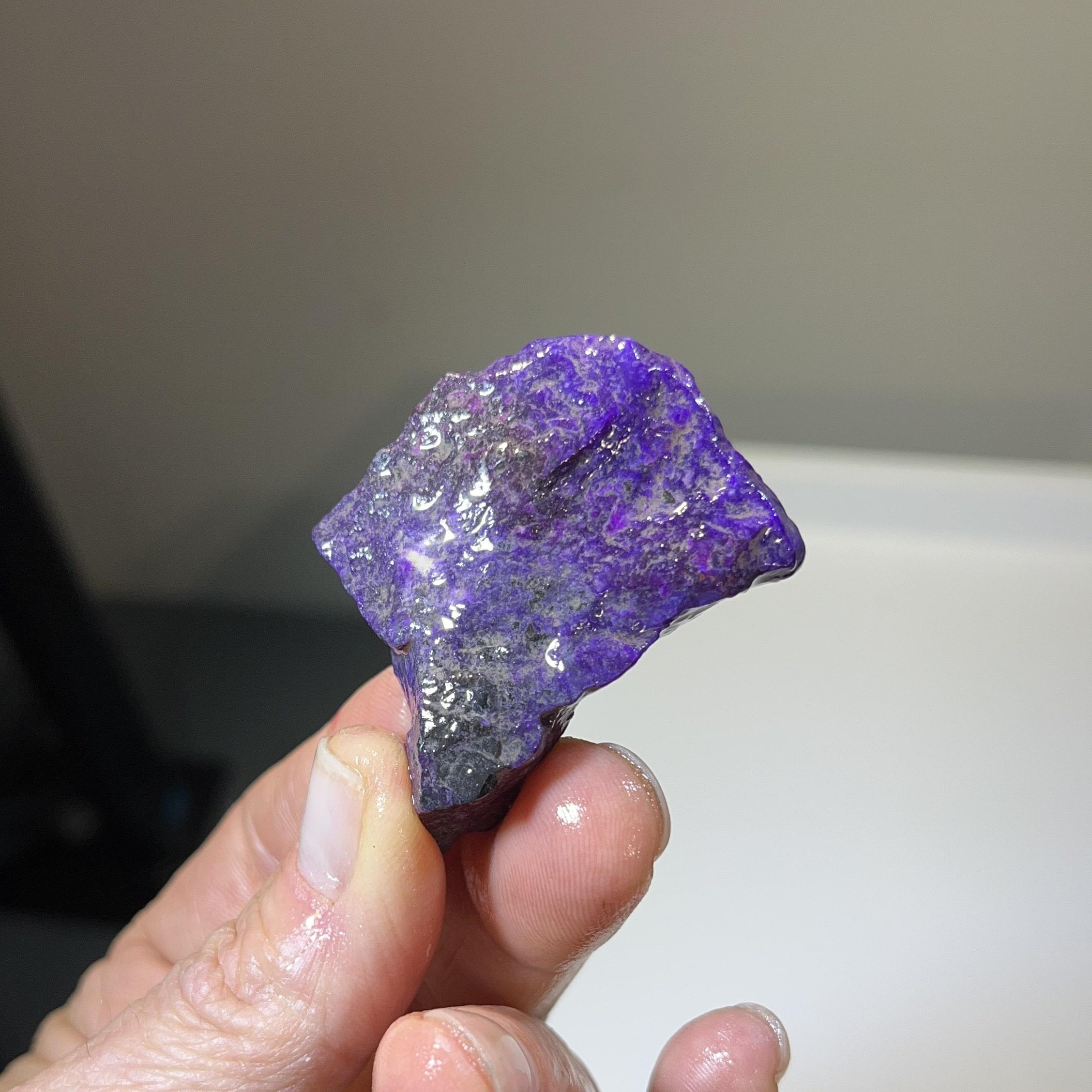 Sugilite (rough medium) "wall mountain" (19.6gr) healing crystal
